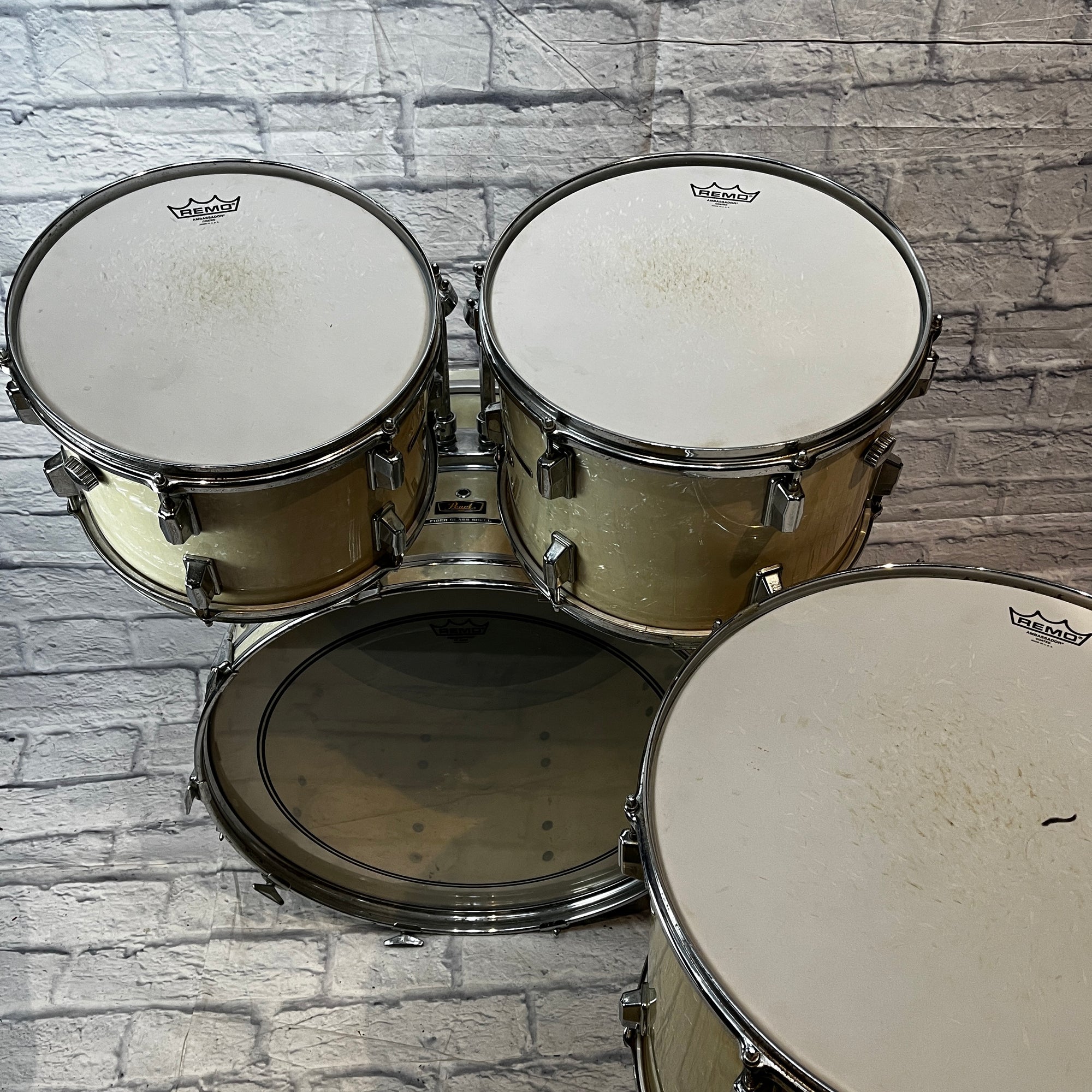 Pearl 70's Fiberglass Drum Kit White Marine Pearl