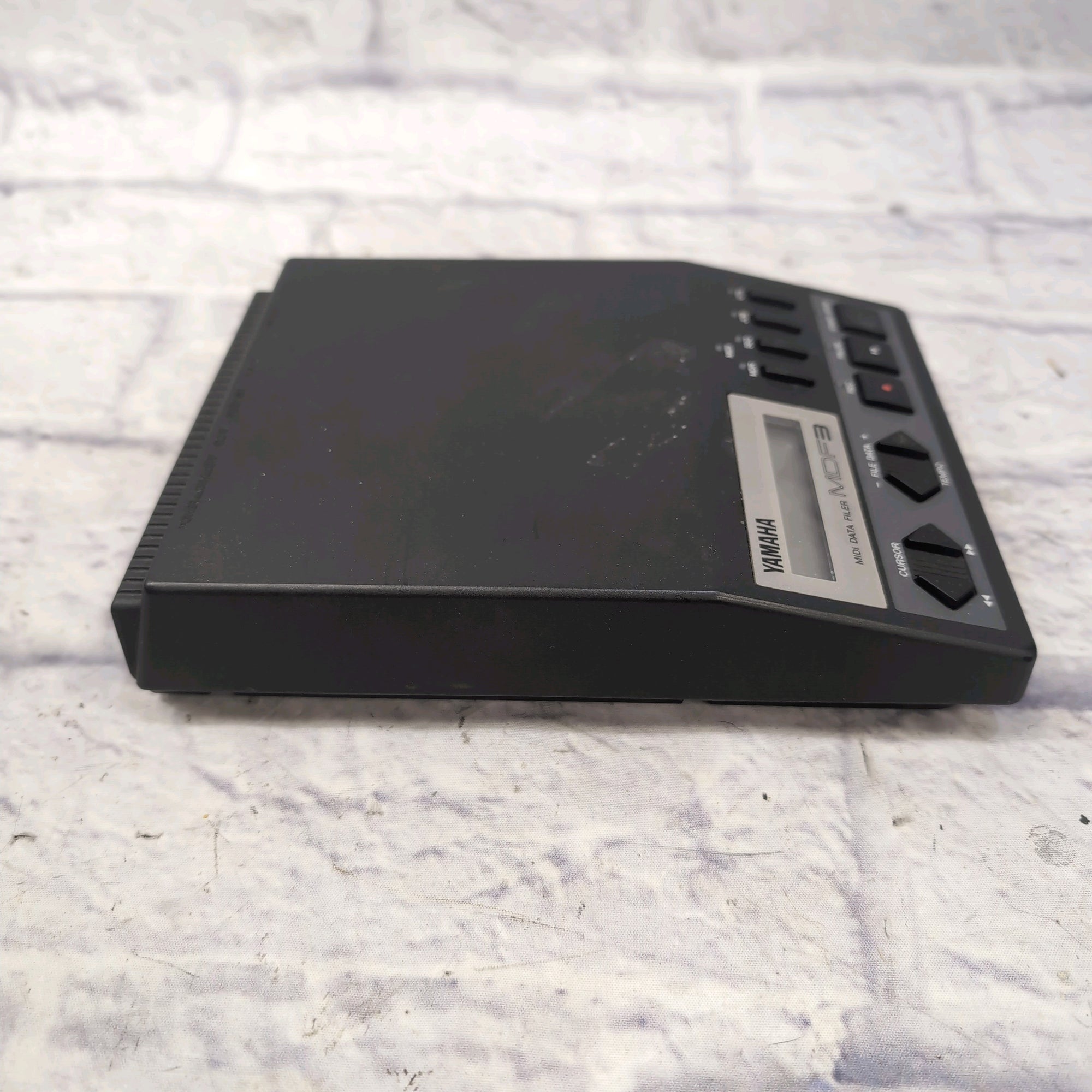●YAMAHA　MIDIデータファイラー　MDF3 Yamaha MDF3 MIDI Data Filer W/Power Supply and Free Shipping