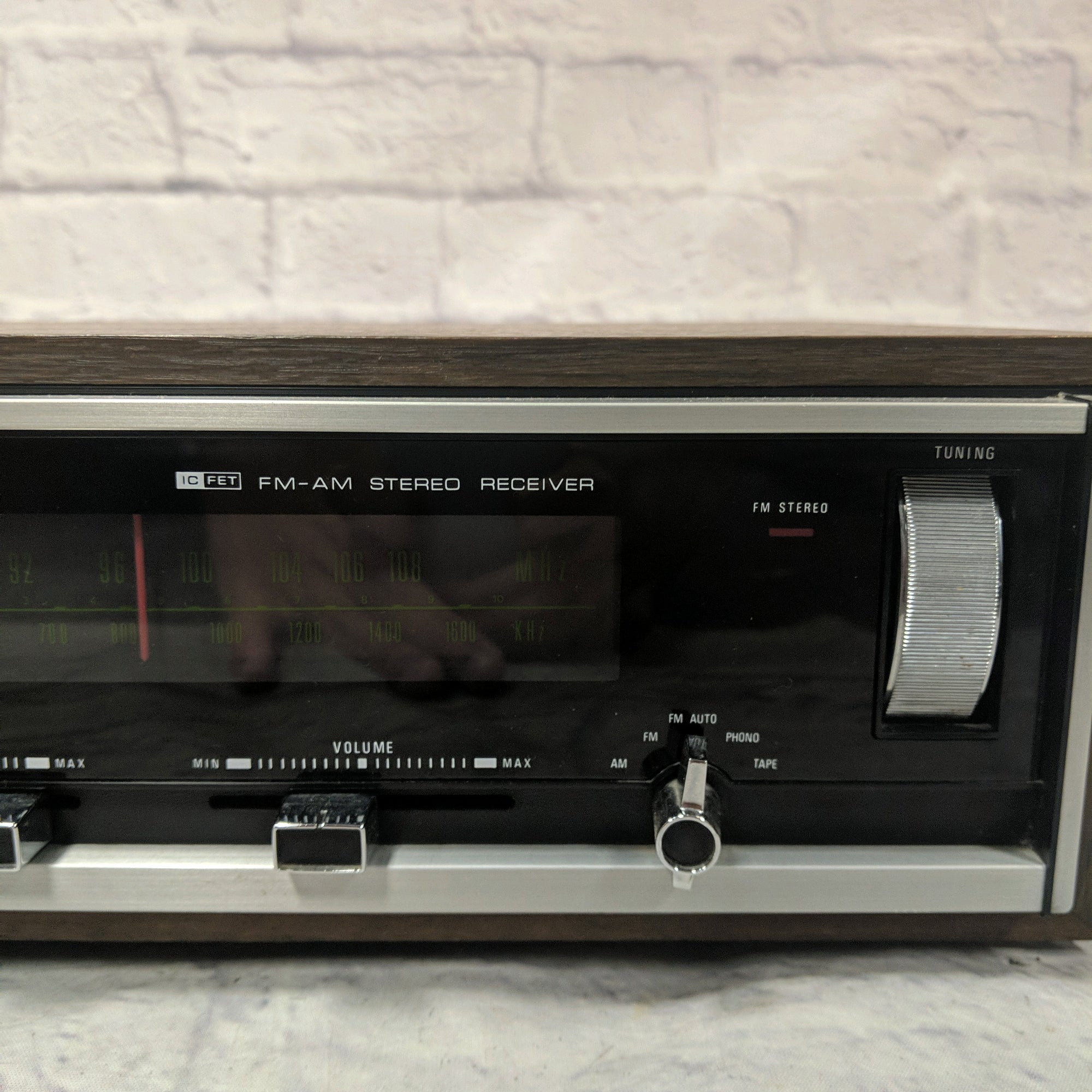 Soundesign Sound Design 4494C FM-AM Stereo Receiver