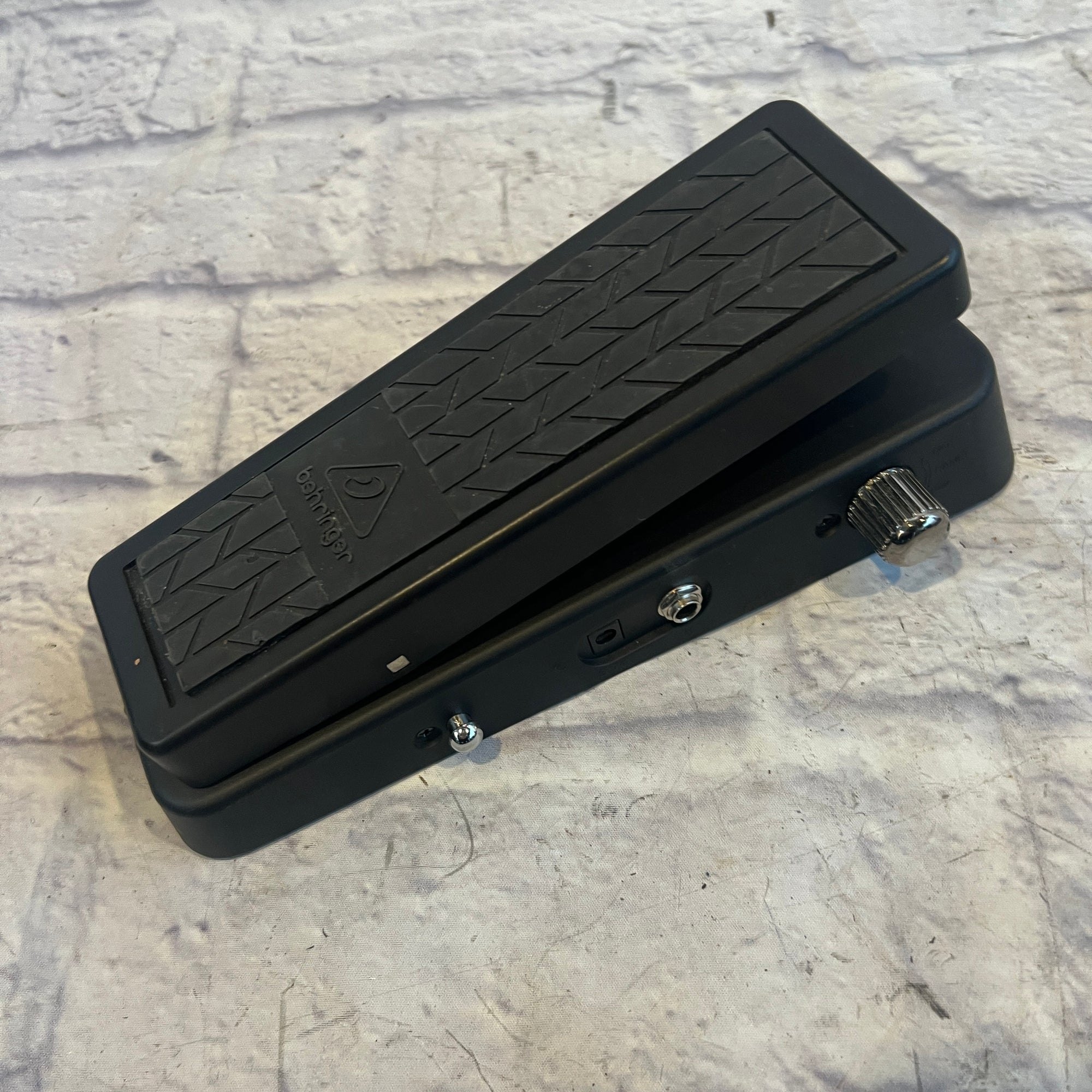Behringer HB-01 Hellbabe Wah Pedal