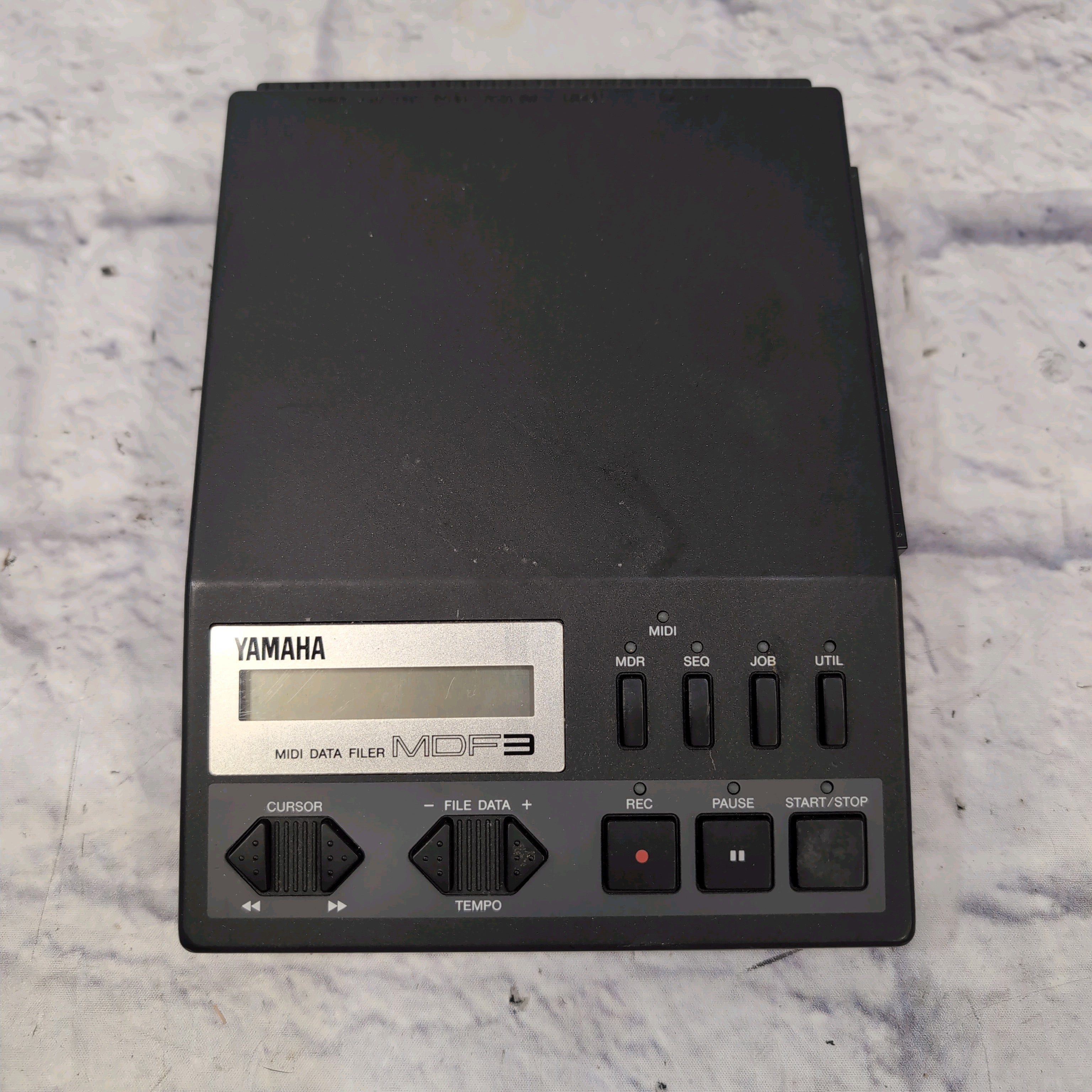 ●YAMAHA　MIDIデータファイラー　MDF3 Yamaha MDF3 MIDI Data Filer W/Power Supply and Free Shipping