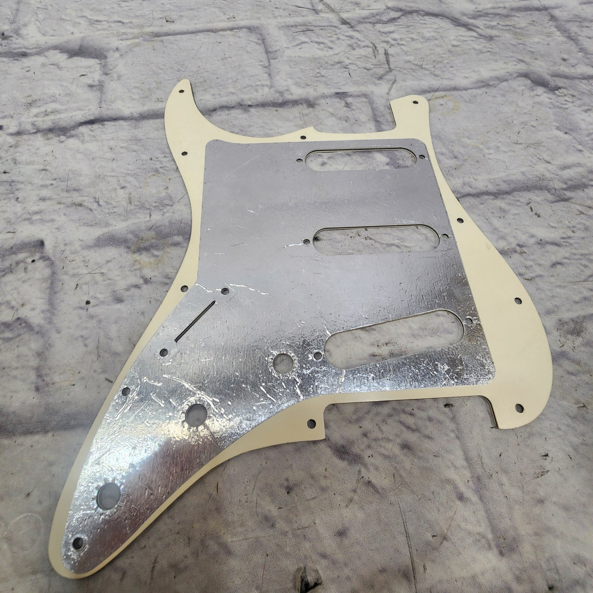 Unknown Stratocaster Pickguard Parchment-Black-Parchment