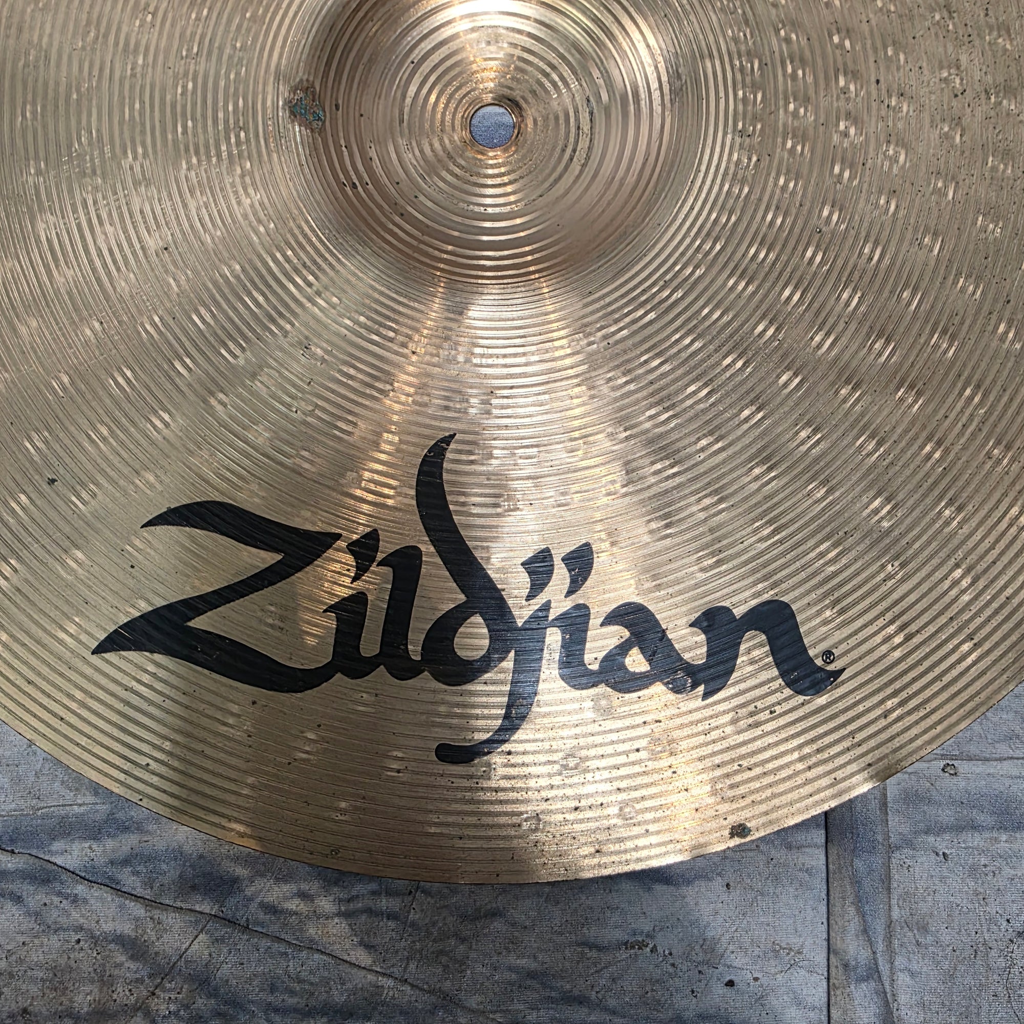 Zildjian ZHT 16" Medium Thin Crash Crash Cymbal