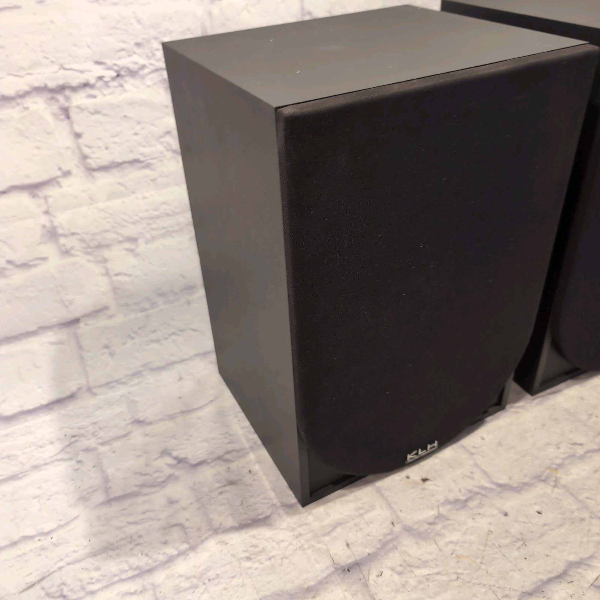 KLH L853B 8" Bookshelf Speakers