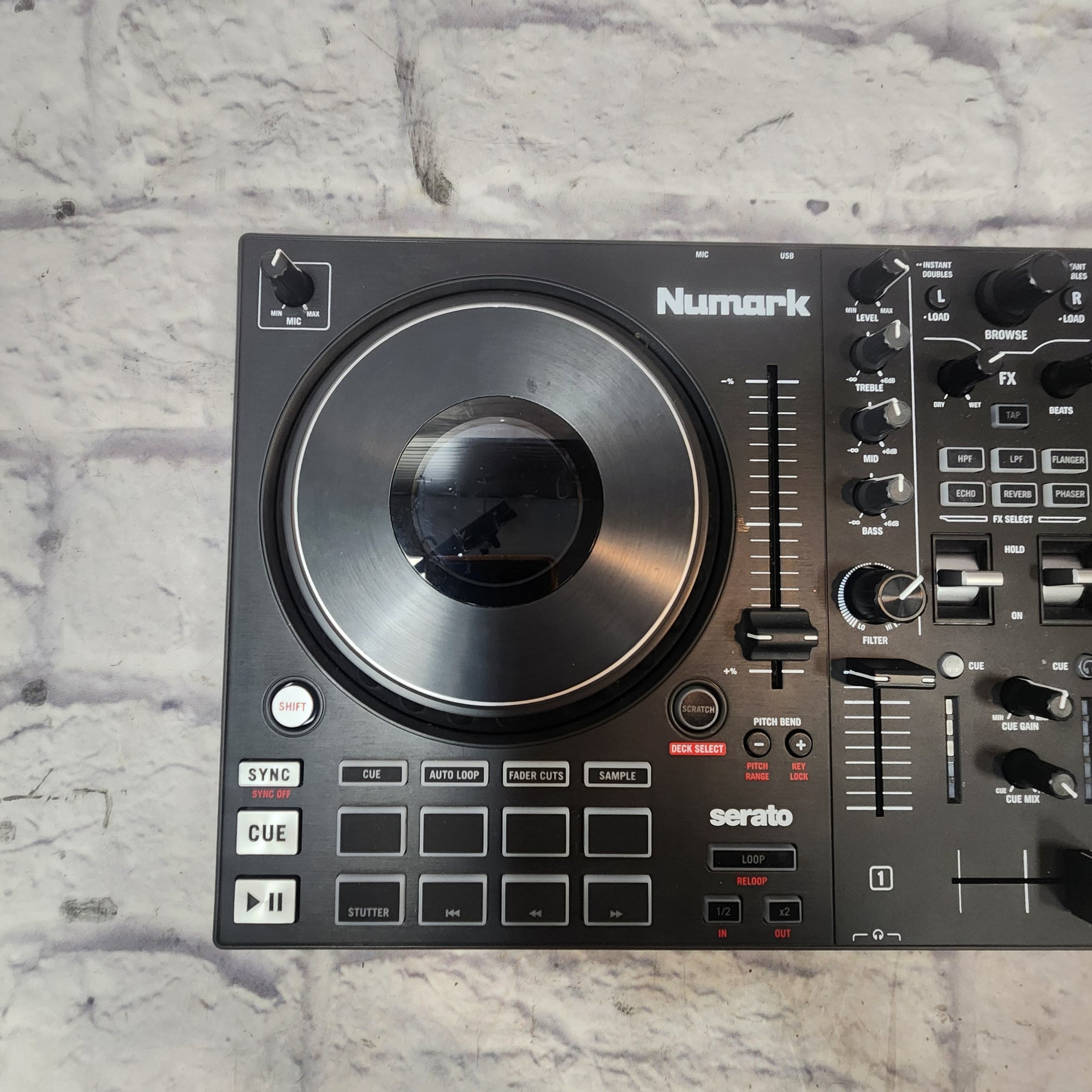 Numark Mixtrack Platinum FX DJ Controller