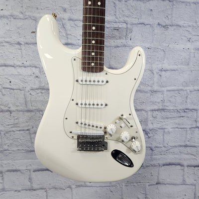 Fender Mexican Roland Ready Strat White Electric Guitar
