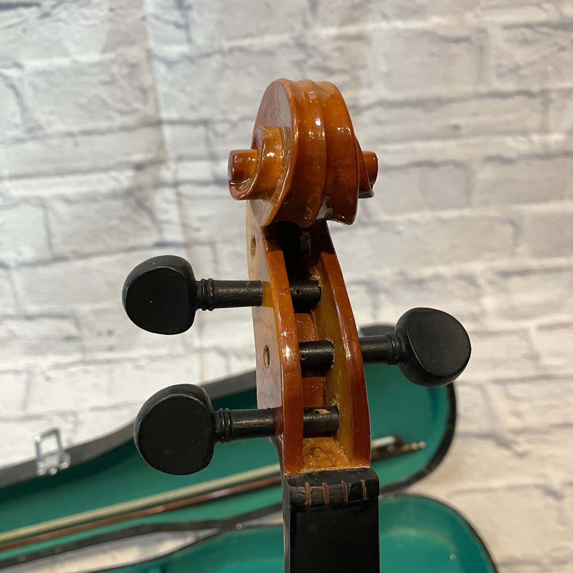 B&J Music Corelli Violin Full Size 4/4 with Bow and Case - AS IS