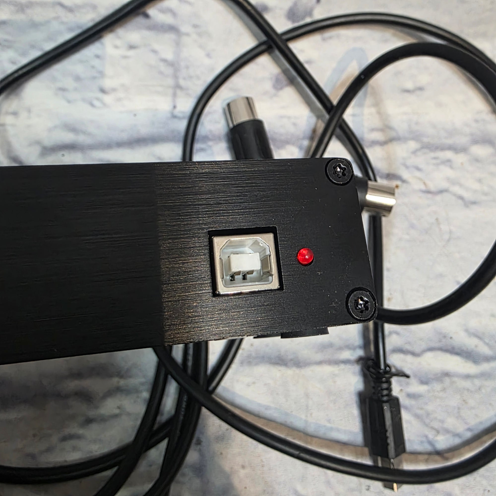 DoreMiDi USB MIDI Host With Midi Cables Controller