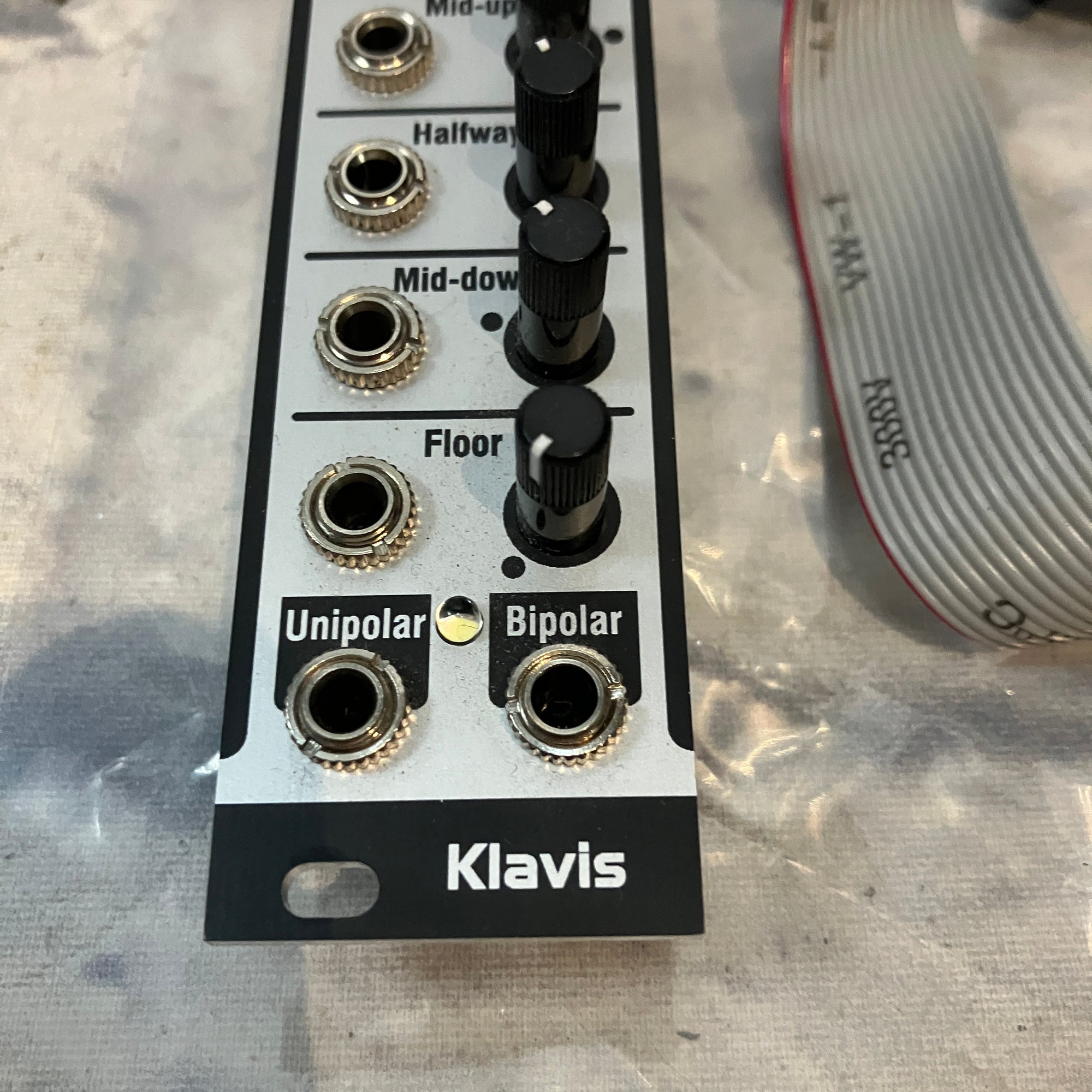 Klavis Flexshaper Eurorack VC Waveshaper and CV Transfer Function Processor