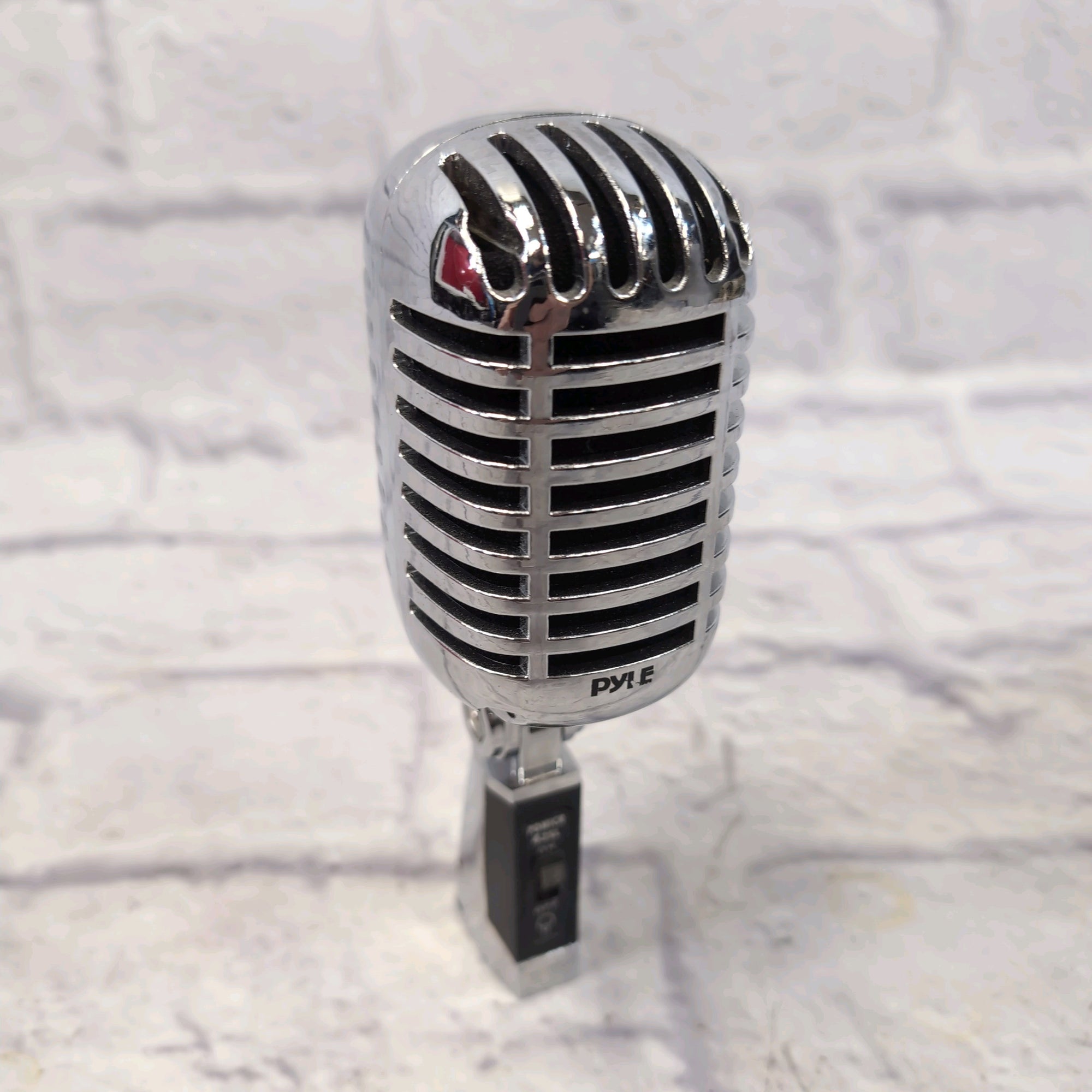 Pyle PDMICR42SL Vintage Style Vocal Microphone