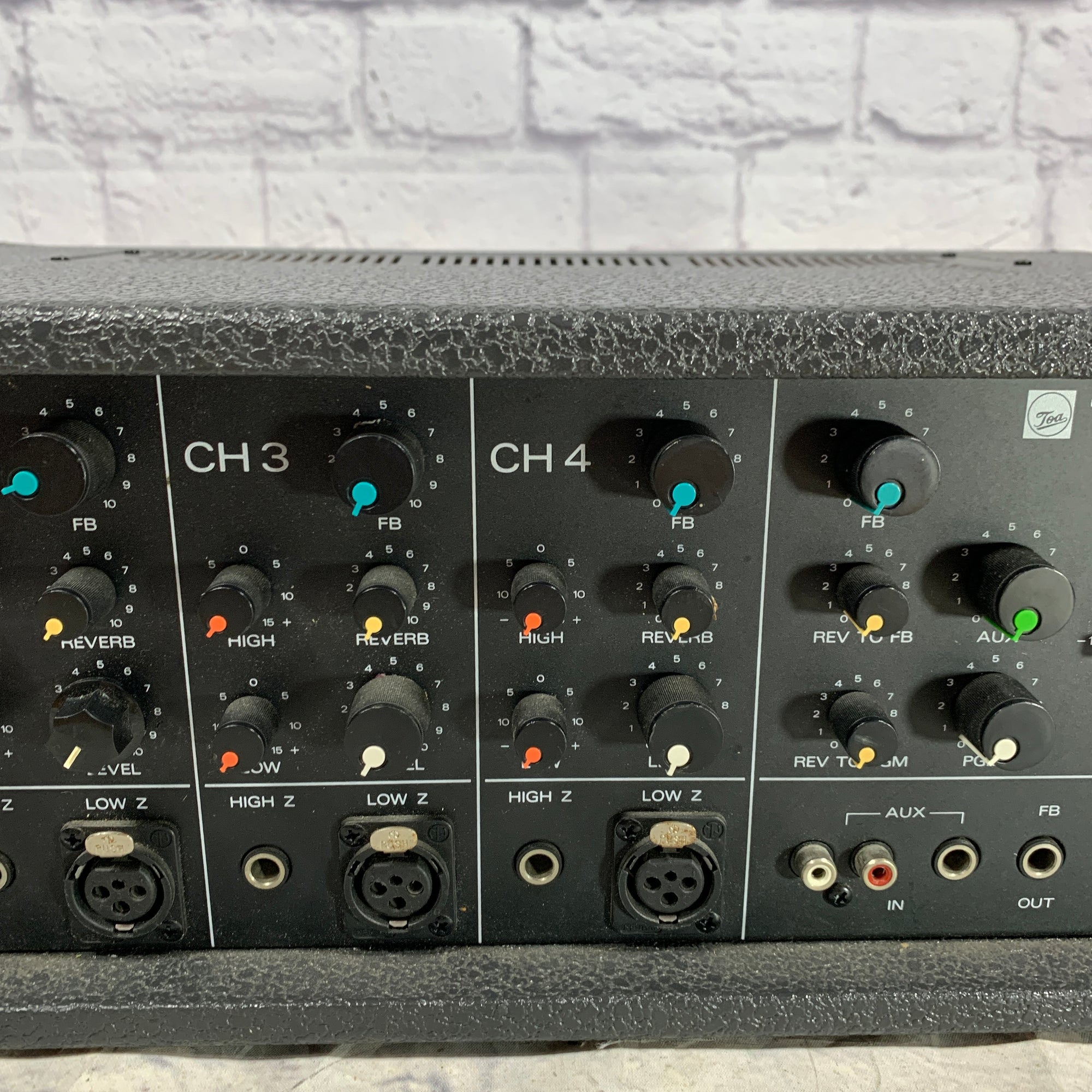 Toa MX-104 Powered Mixer