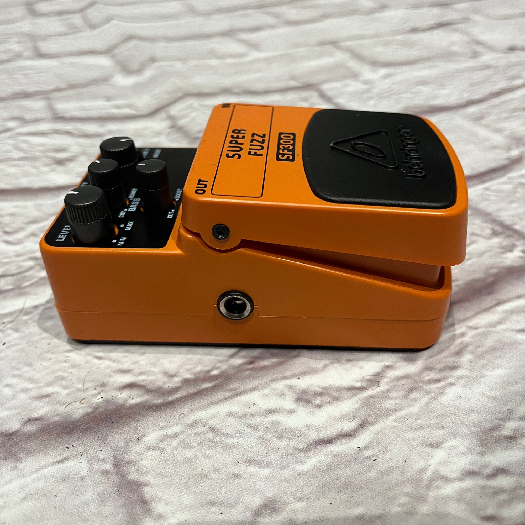 Behringer SF300 Super Fuzz Pedal