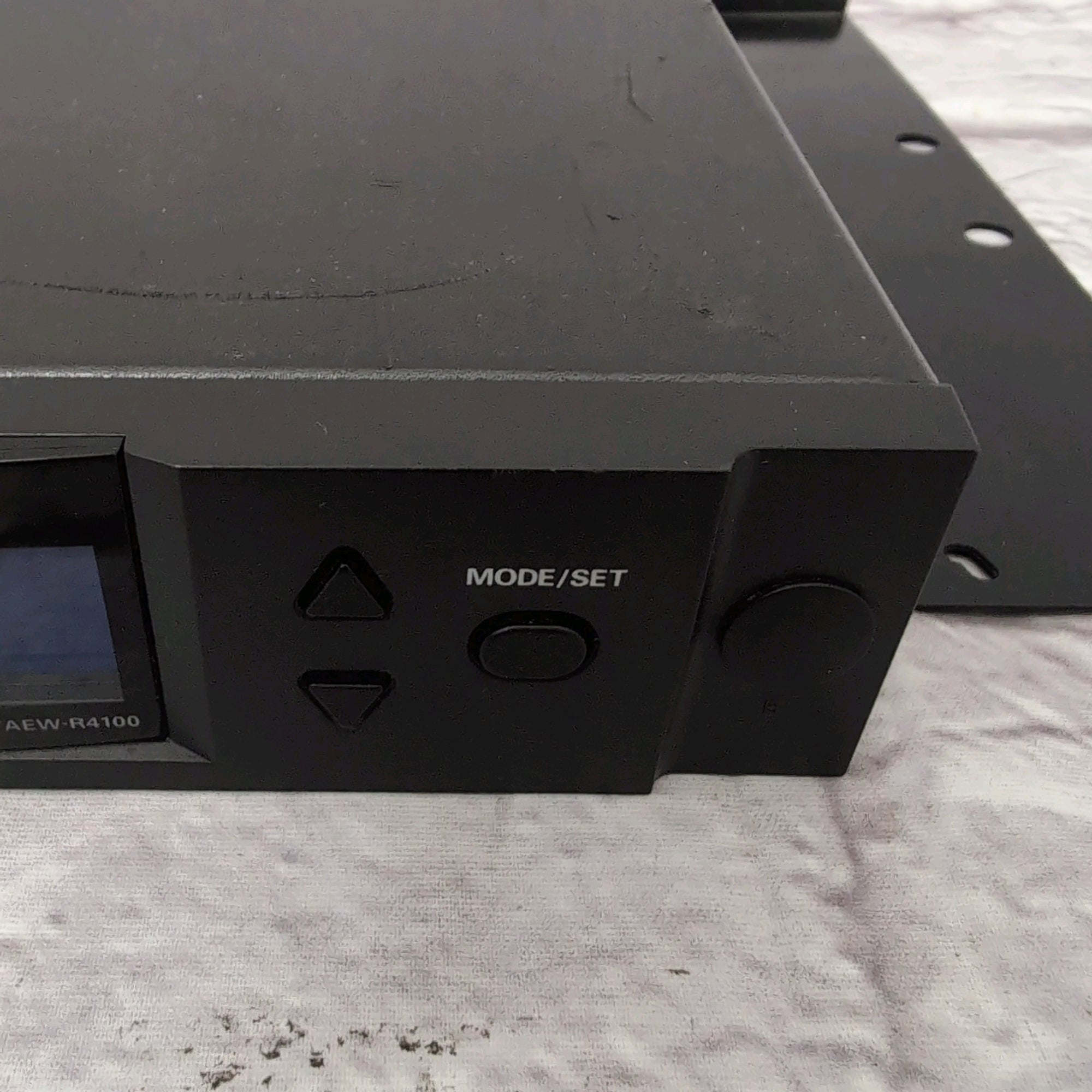 Audio Technica AEW-R4100 Wireless Mic Receiver