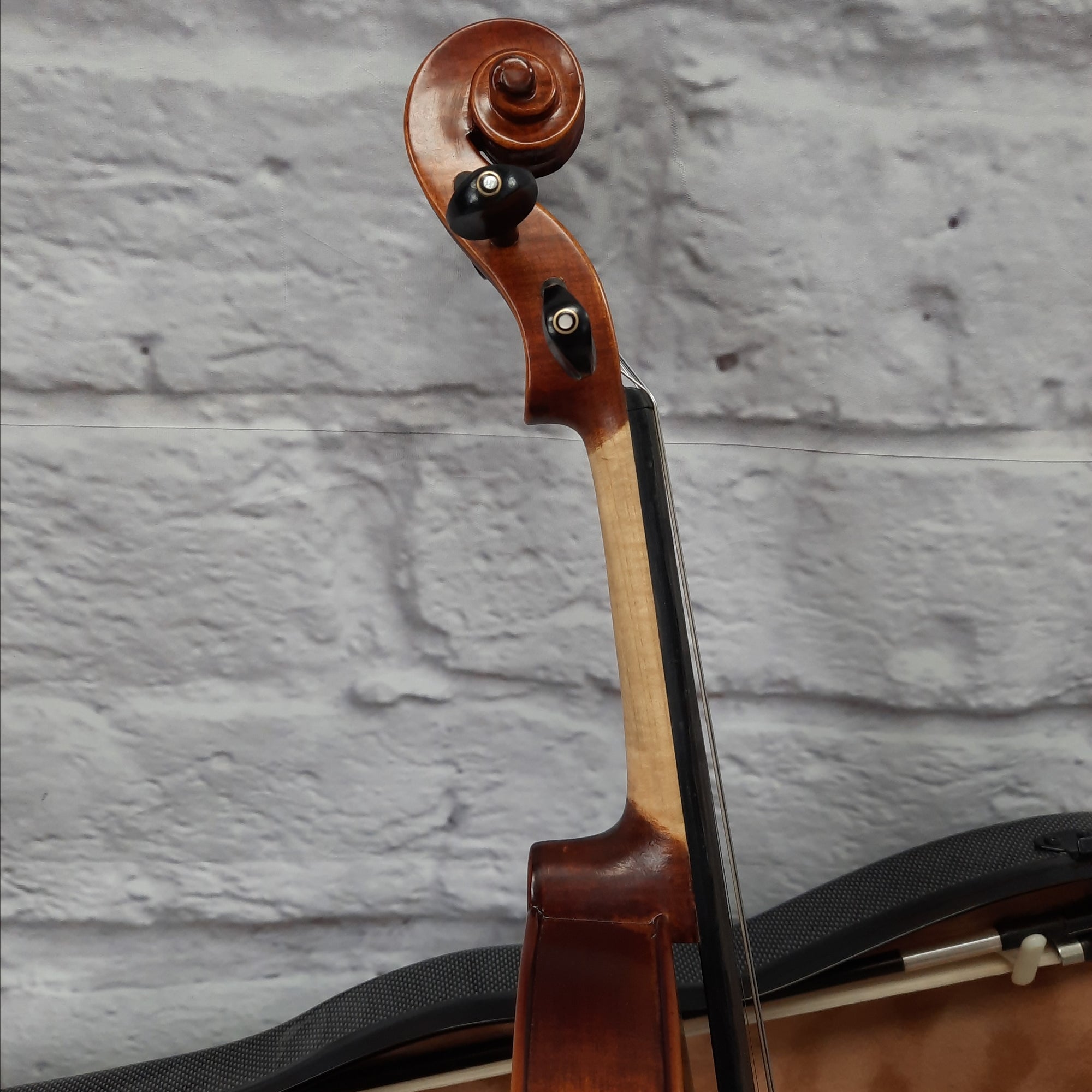 D. Baesel Red Brown 4/4 Violin with Hygrogometer Hard Case and Bow - SNMSK2018-11