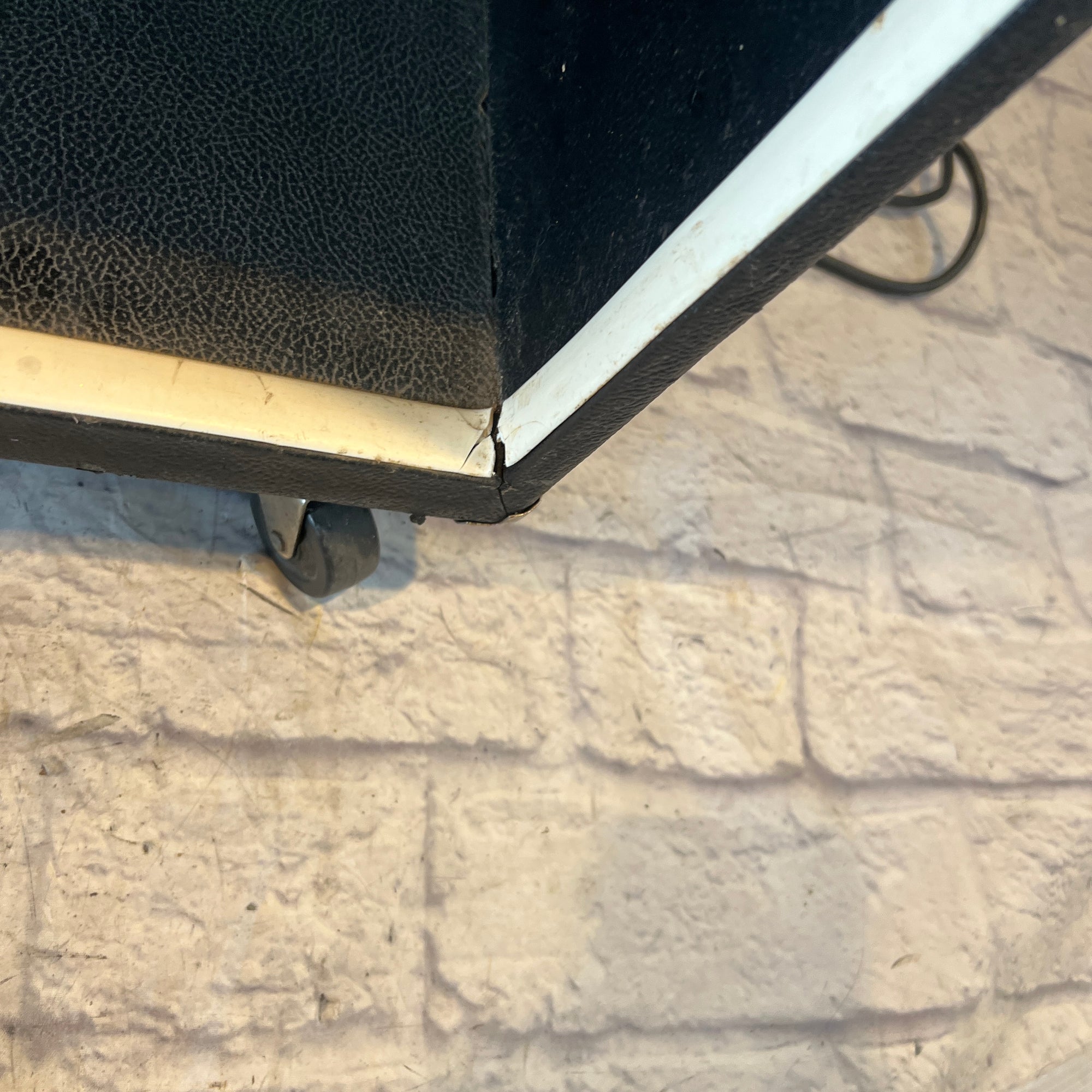 Acoustic Model 126 1x15 Bass Combo Amp Serviced