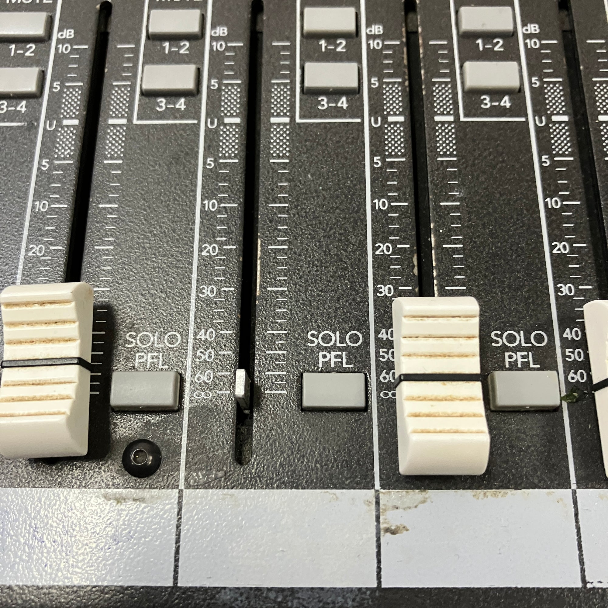 Mackie CFX20 20 Channel Mixing Desk