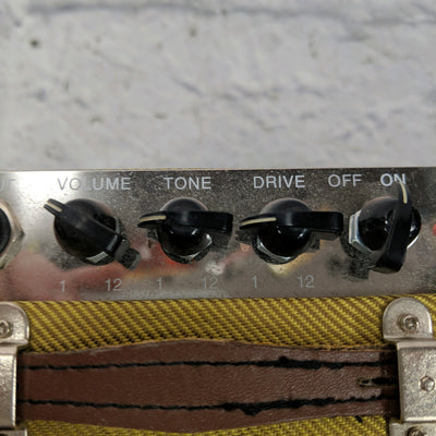 Fender Mini 57 Twin Amp null