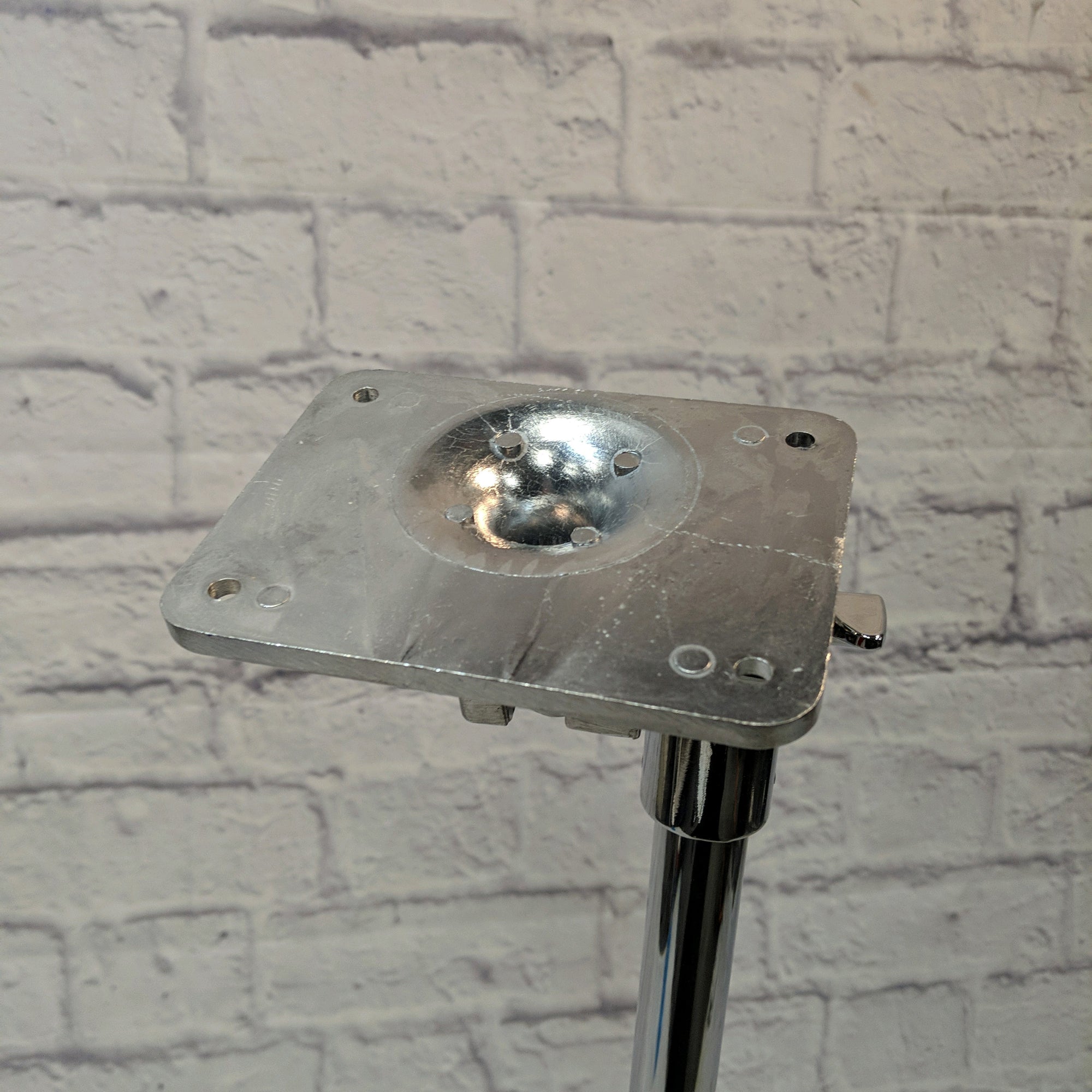 Simmons Pad Stand