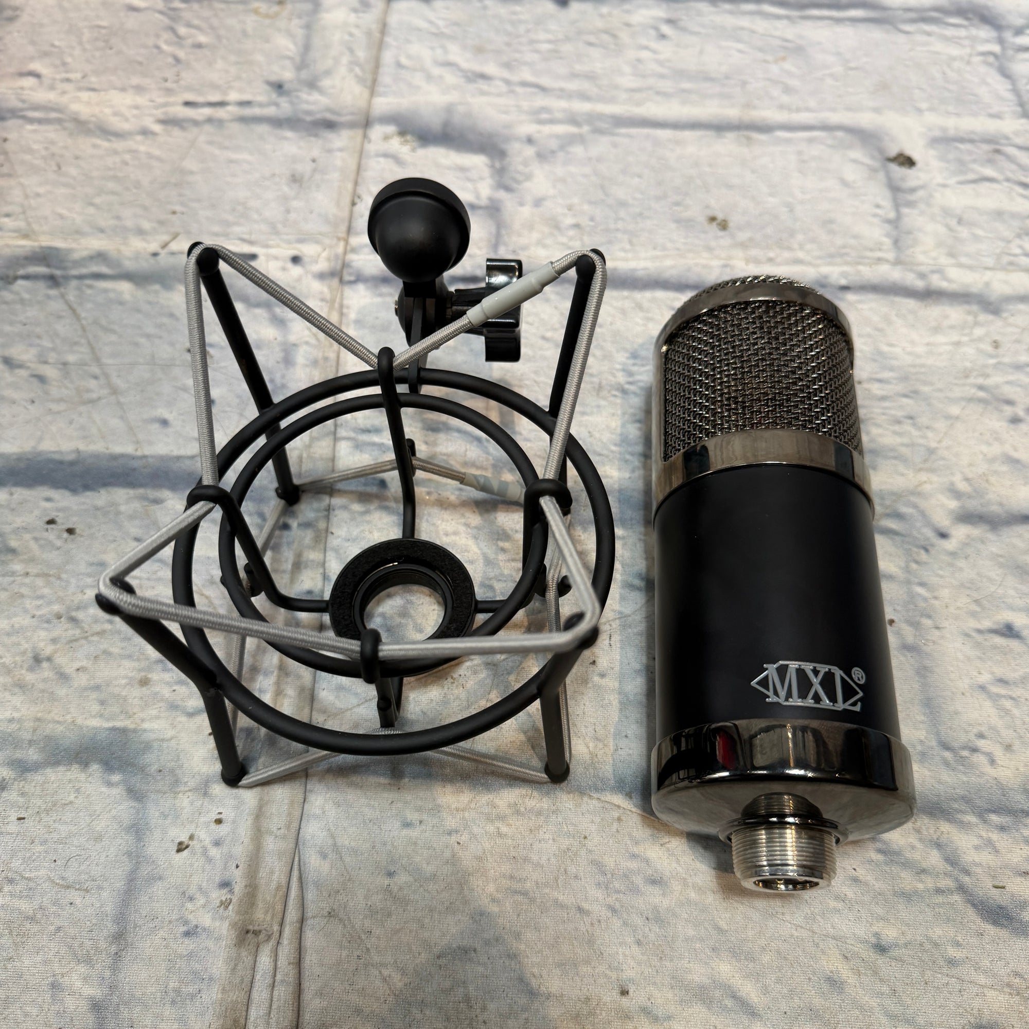 MXL CR89 With Case and Shock Mount Microphone