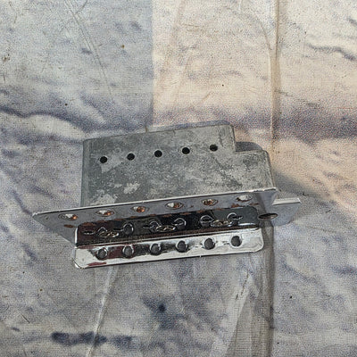6 Screw Strat Tremolo Bridge - No Saddle Pieces