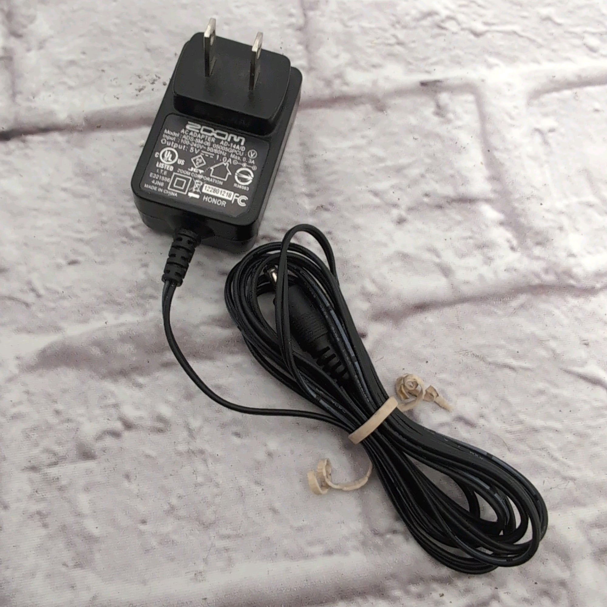 Zoom AD-14A/D 5V DC Center Positive 1A Power Supply