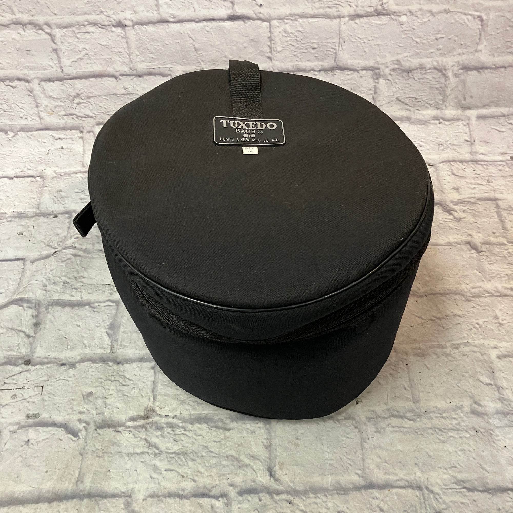 Humes & Berg Tuxedo 14.5 x 9 Inch Tom Bag