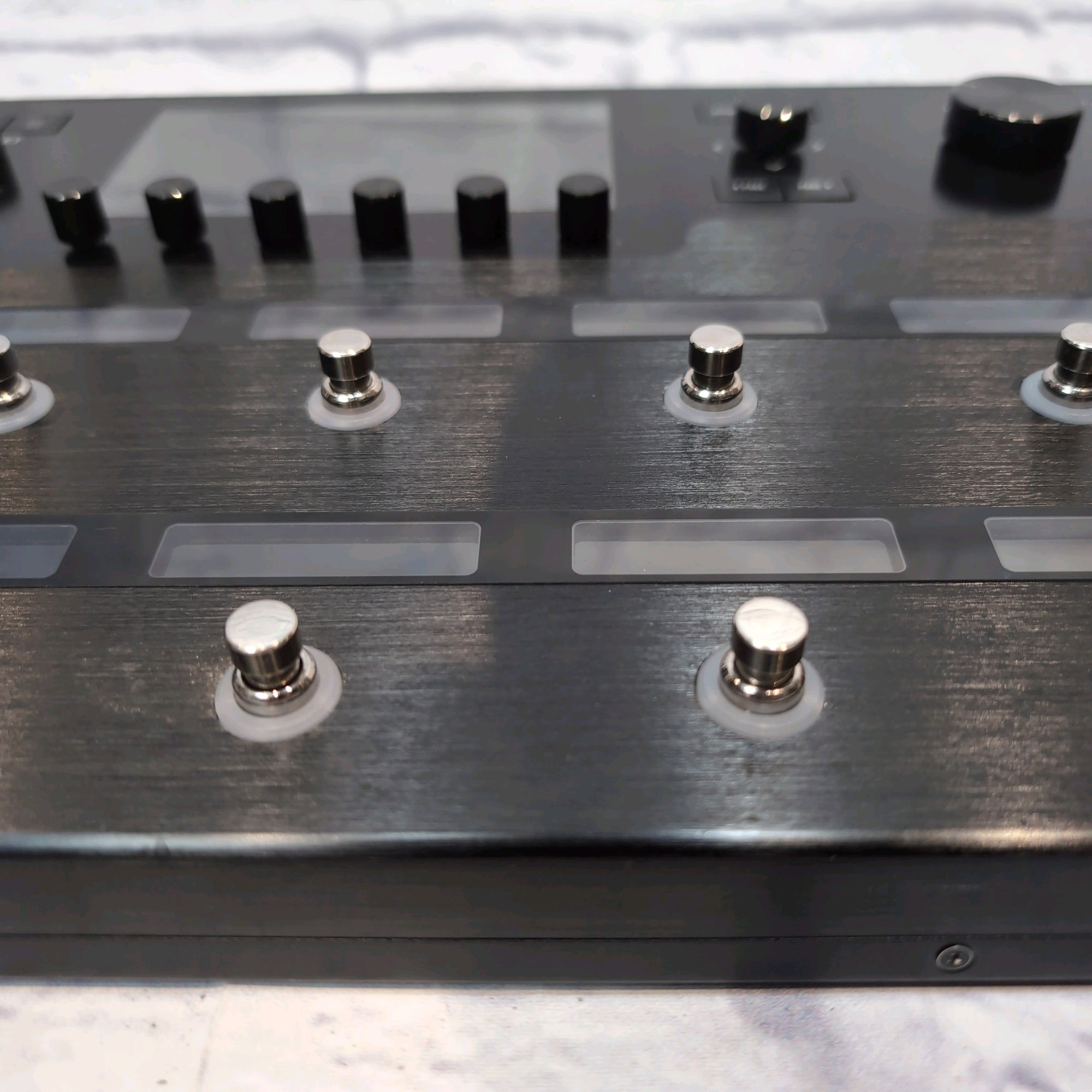 Line 6 Helix Floor - Tour Grade Guitar Multi-Effects Floor Processor