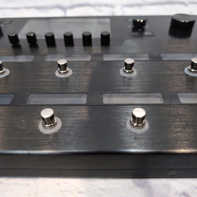 Line 6 Helix Floor - Tour Grade Guitar Multi-Effects Floor Processor