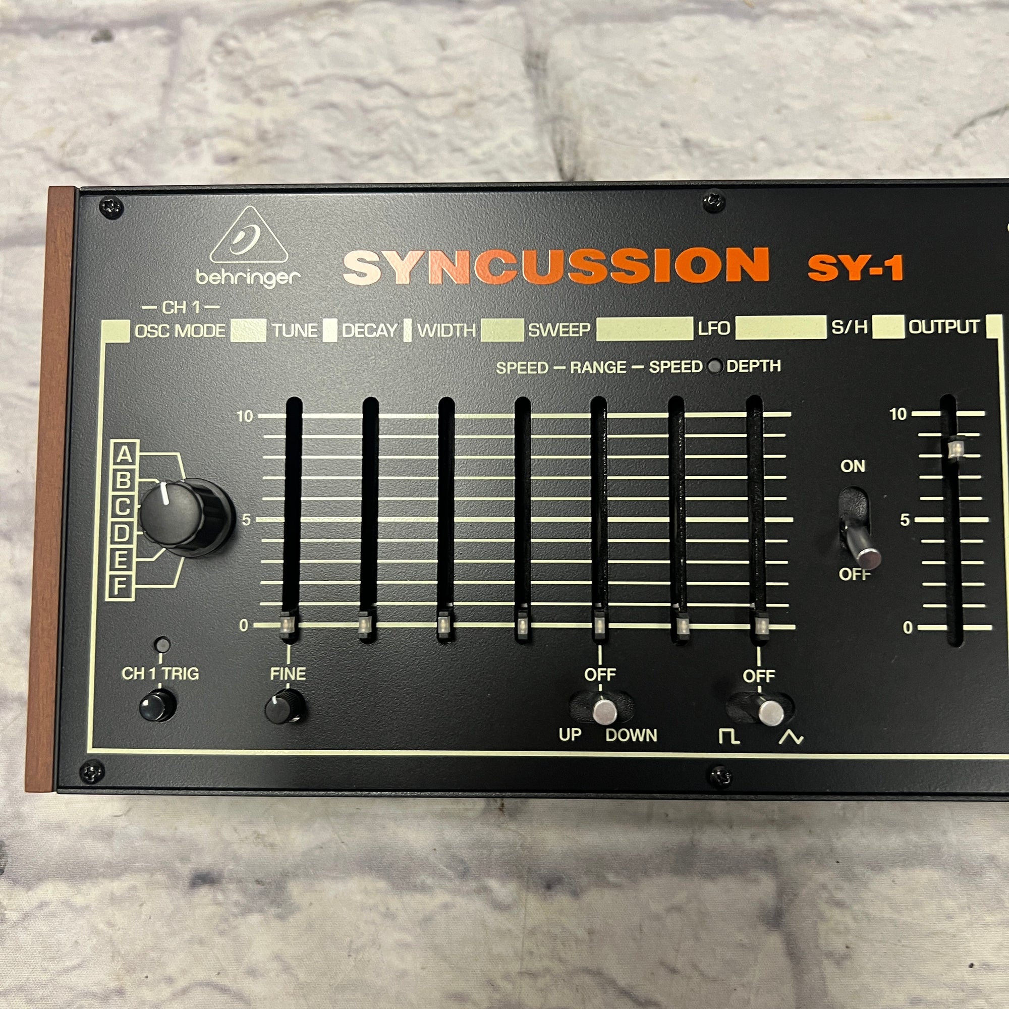 Behringer Syncussion SY-1 Percussion Synthesizer Module