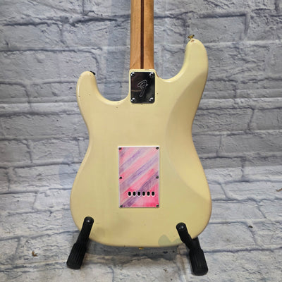 Fender  Traditional Stratocaster (1996-1998) Hybrid Electric Guitar