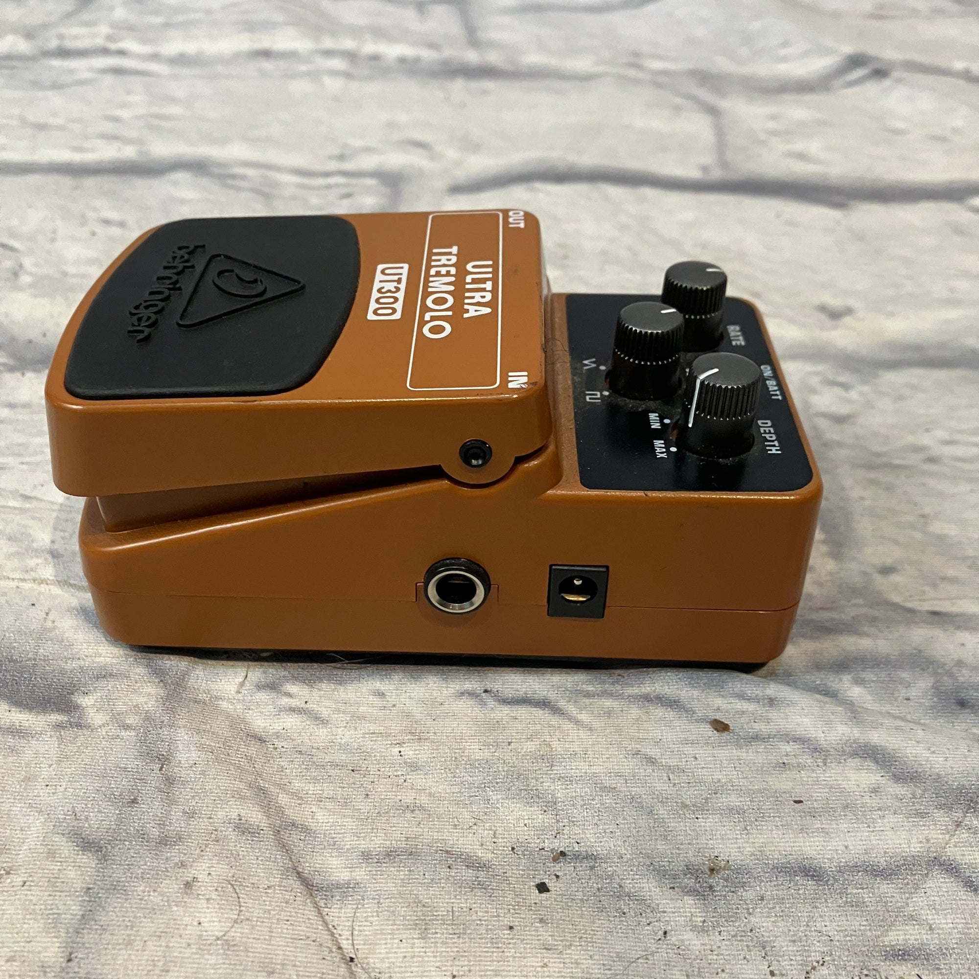 Behringer UT300 Ultra Tremolo Pedal