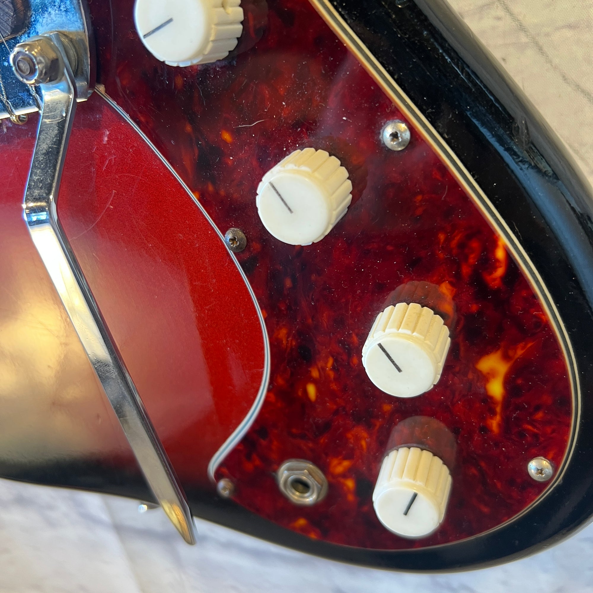 Silvertone Hornet Model 1450 Vintage Lipstick Guitar with Case