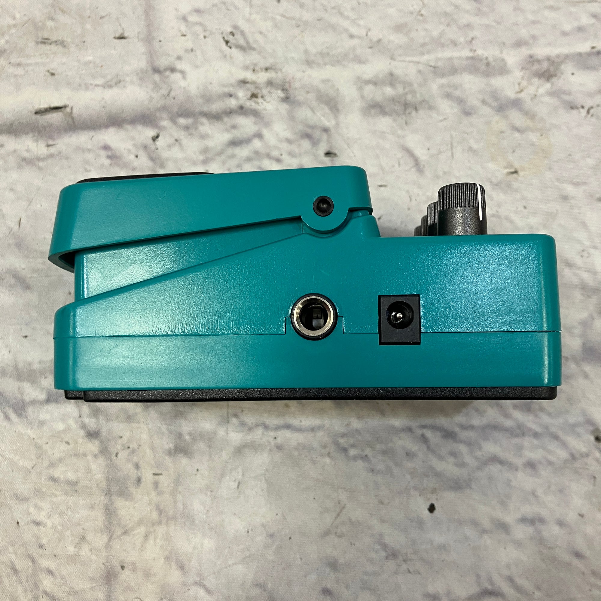 Behringer CS400 Compressor Sustainer Pedal