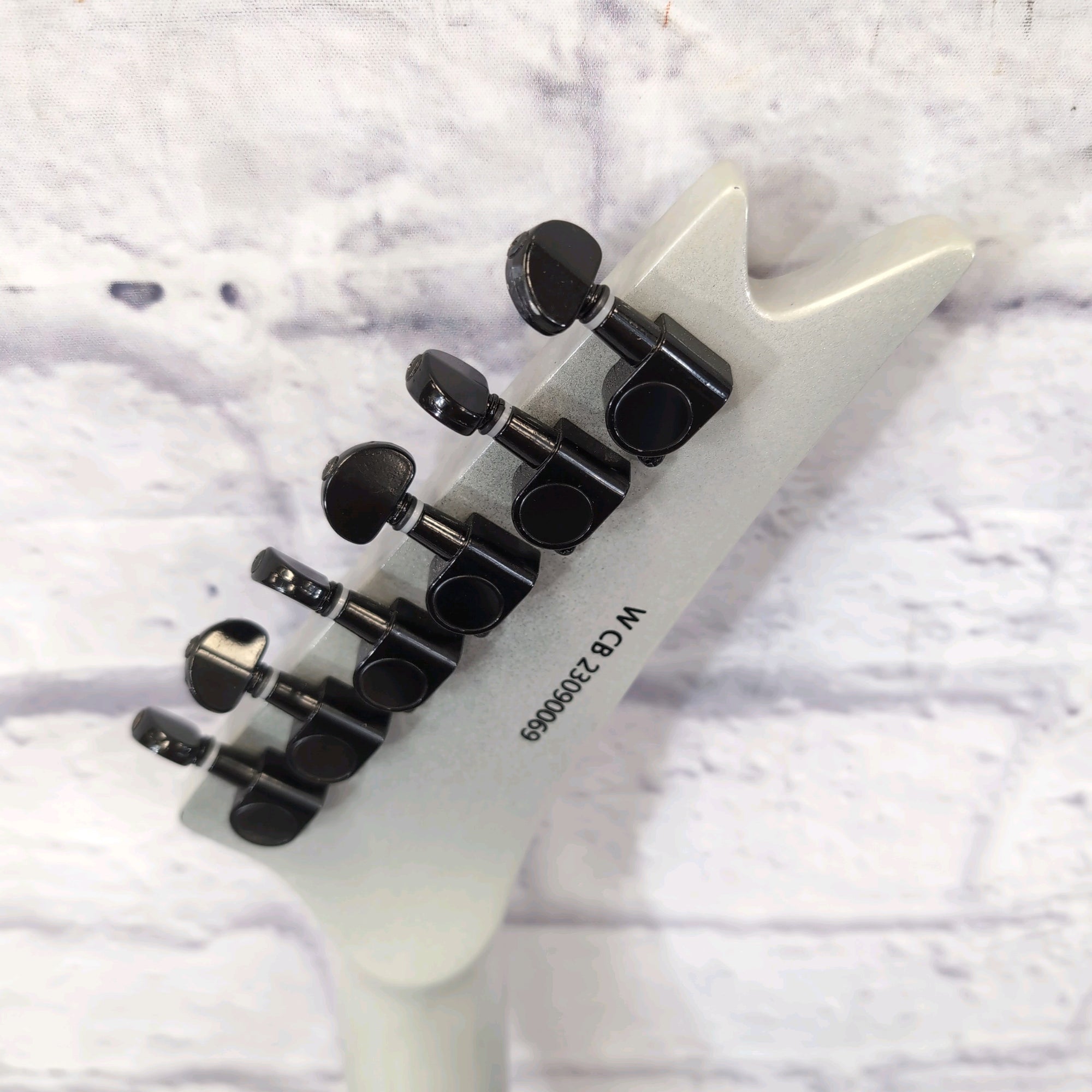 Westcreek Cerberus Silverburst Flying V - Evolution Music