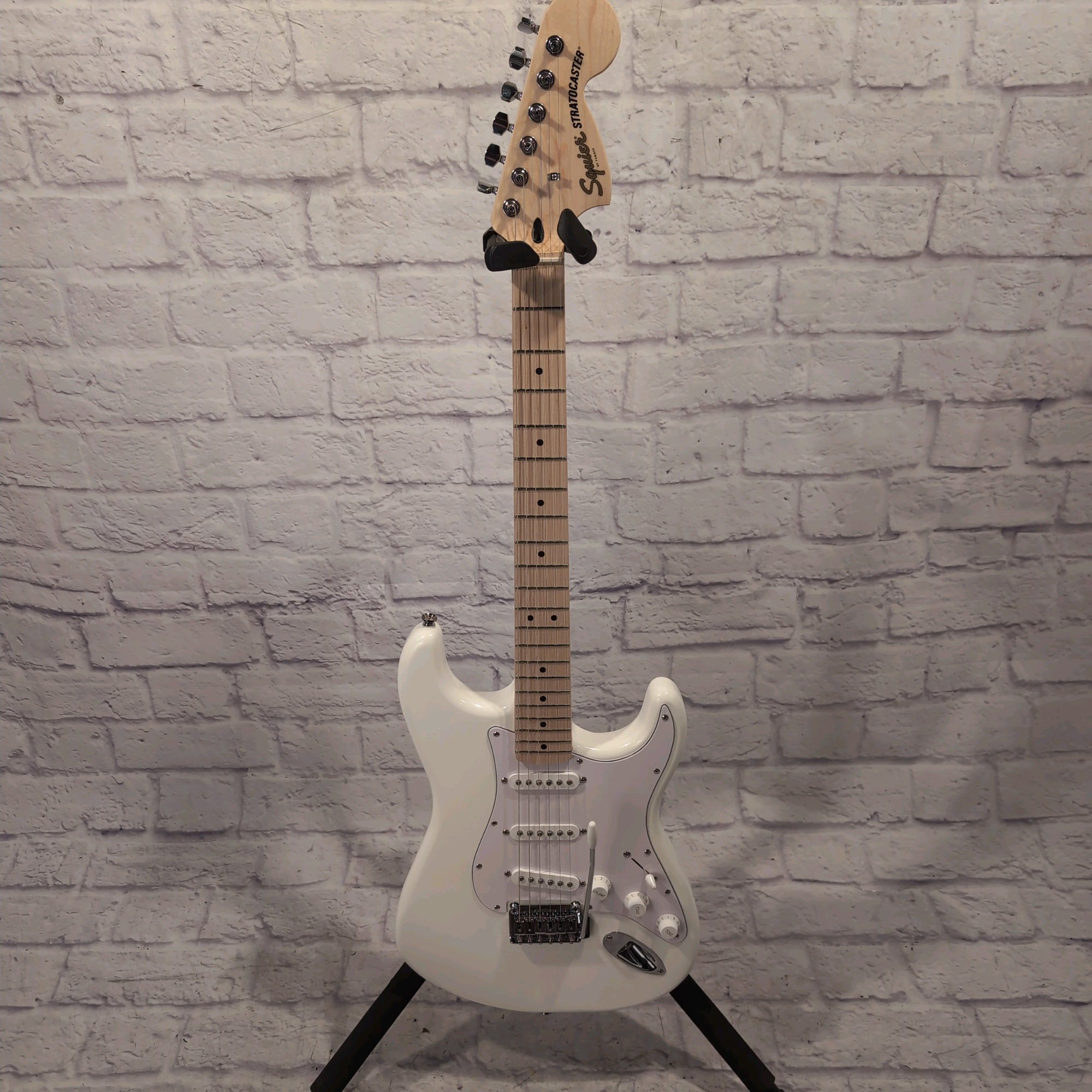 Squier Affinity Series Stratocaster Electric Guitar - Olympic White with Maple Fingerboard