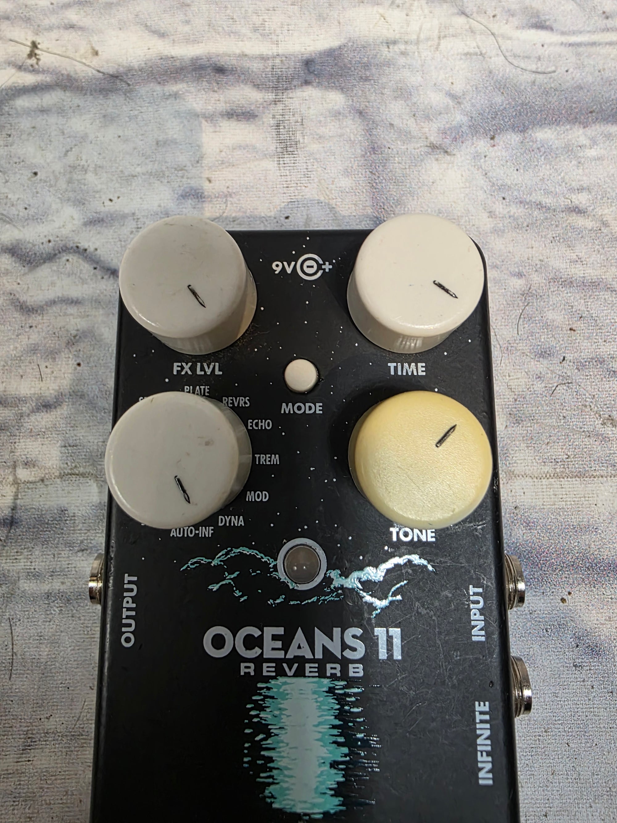 Electro-Harmonix Oceans 11 Reverb Pedal