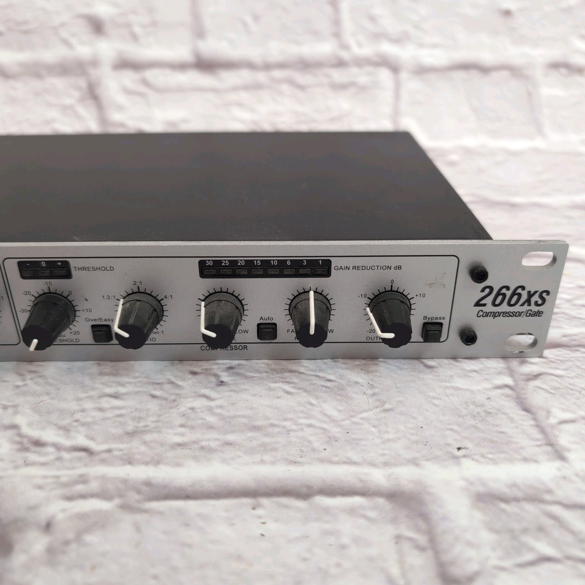 dbx 266xs Dual-Channel Compressor / Gate Rack