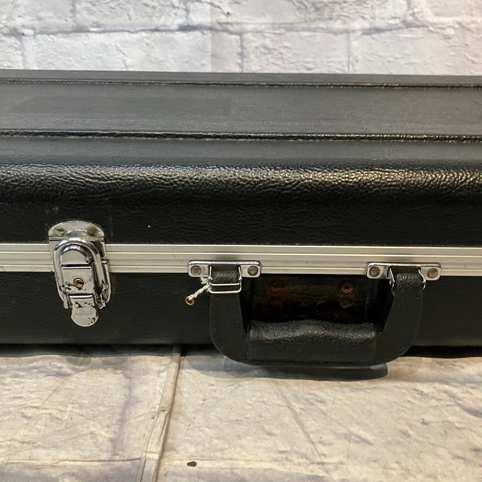 Gator Molded Electric Hard Case - Cracked