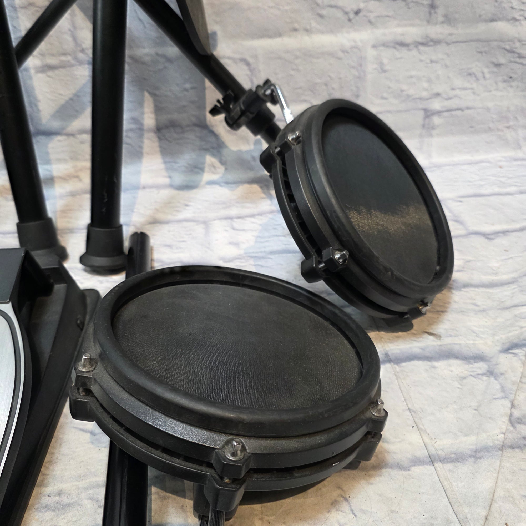 Alesis Nitro Mesh Kit Electronic Drum Set 2010s - Black Electric Drum Kit