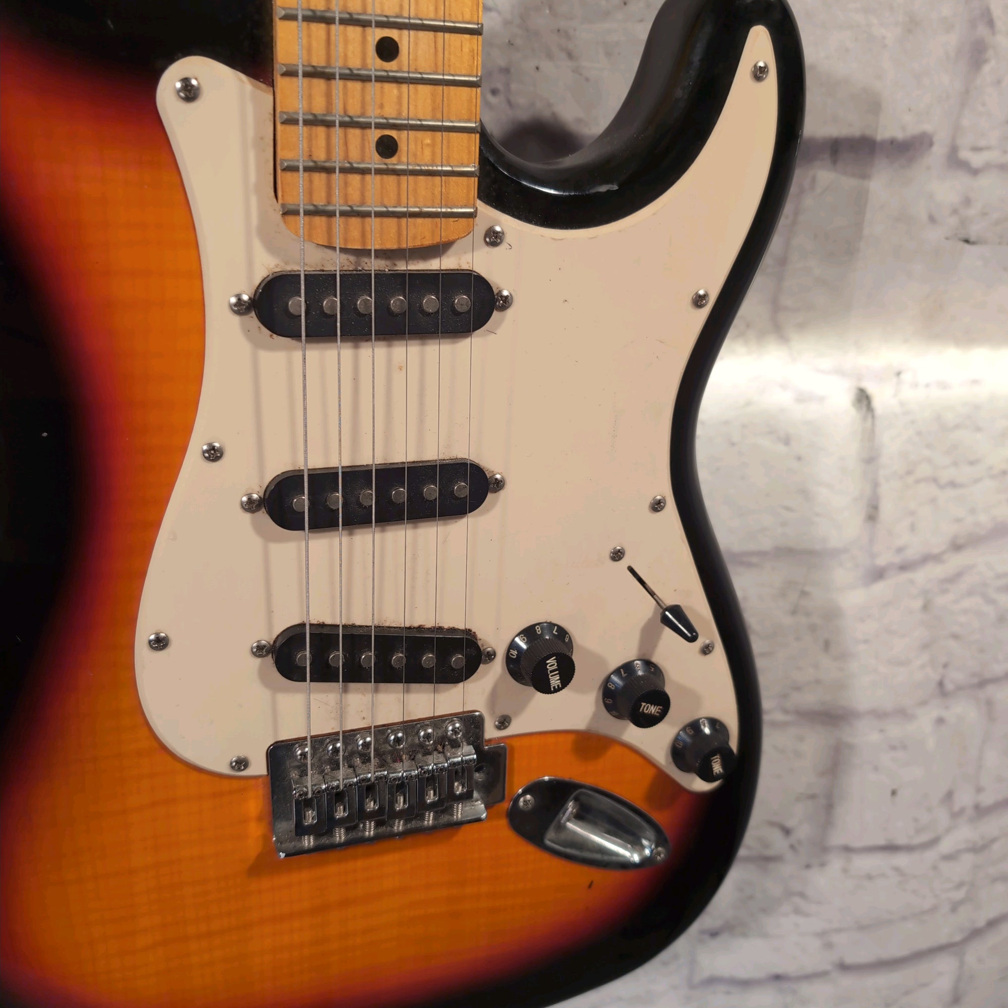 Spectrum Strat Style Electric Guitar Sunburst SHARP FRETS