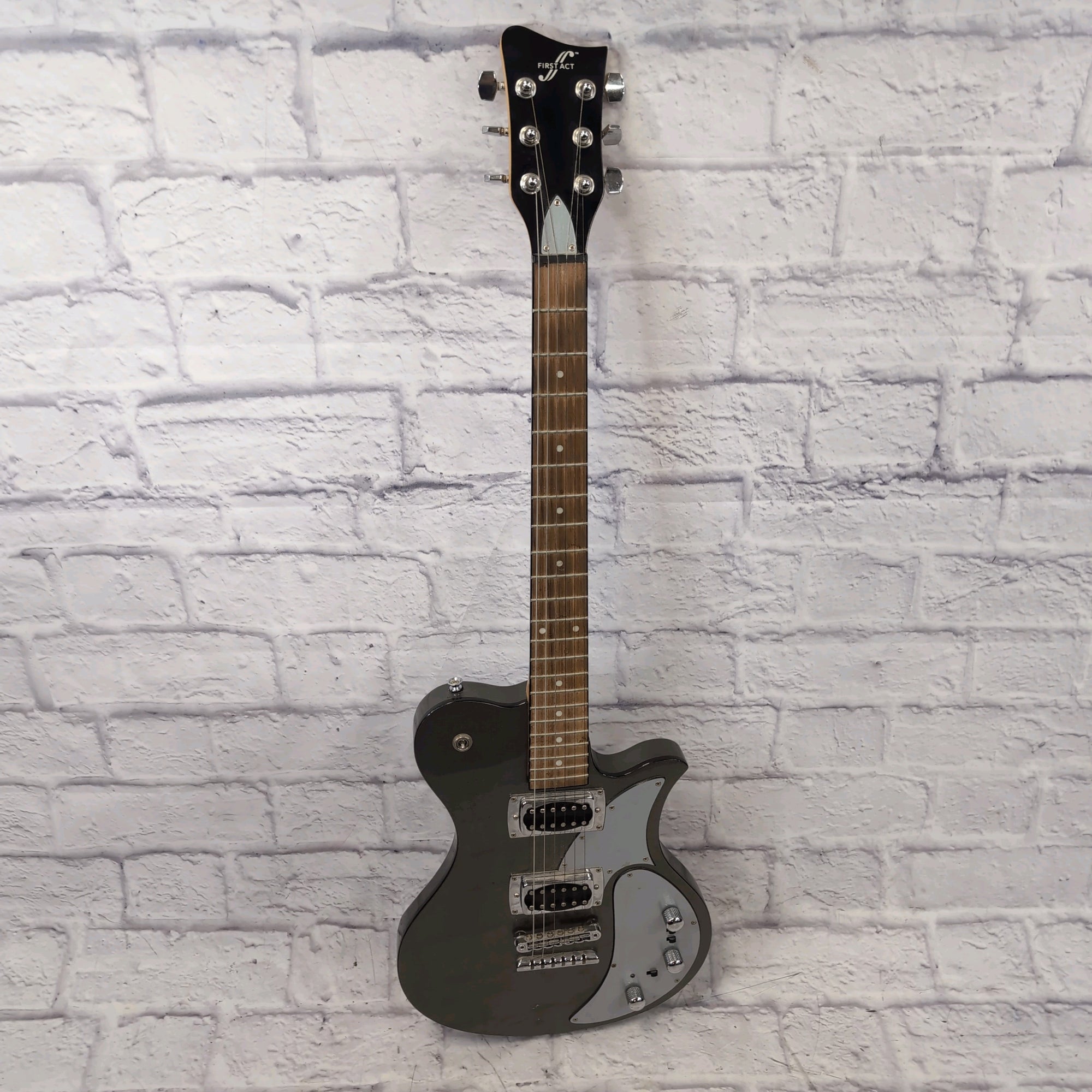 First Act VE591 with V-Stack Preamp Electric Guitar