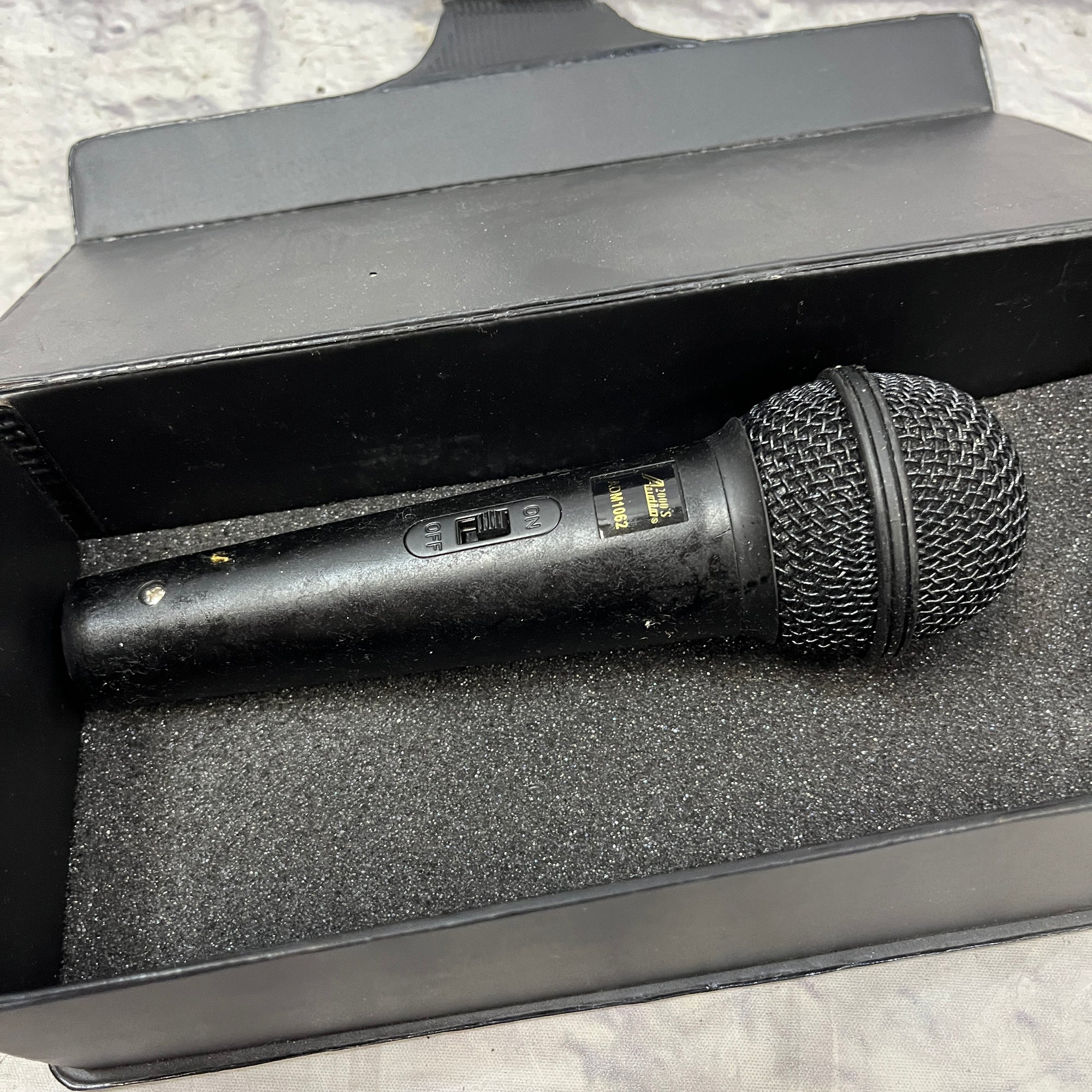 Audio 2000's ADM1062