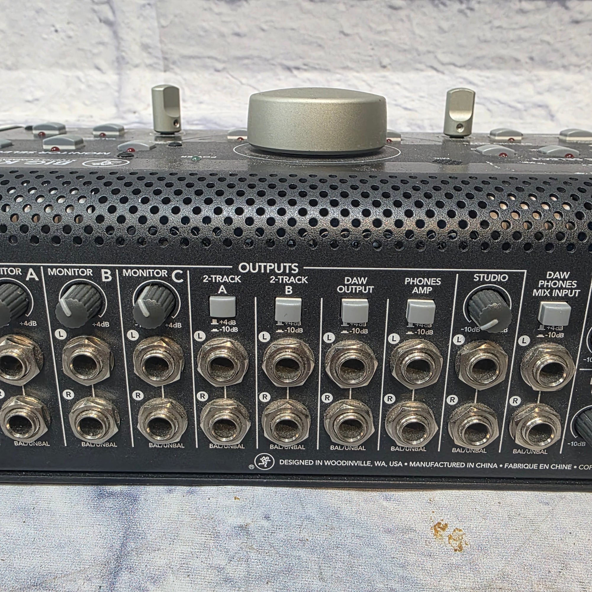 Mackie Big Knob Studio Command