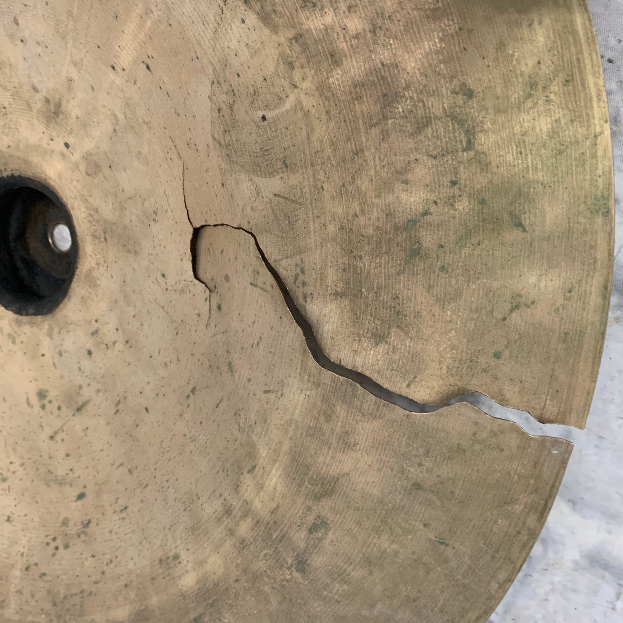 Wuhan 18" Ride Cymbal (Cracked)