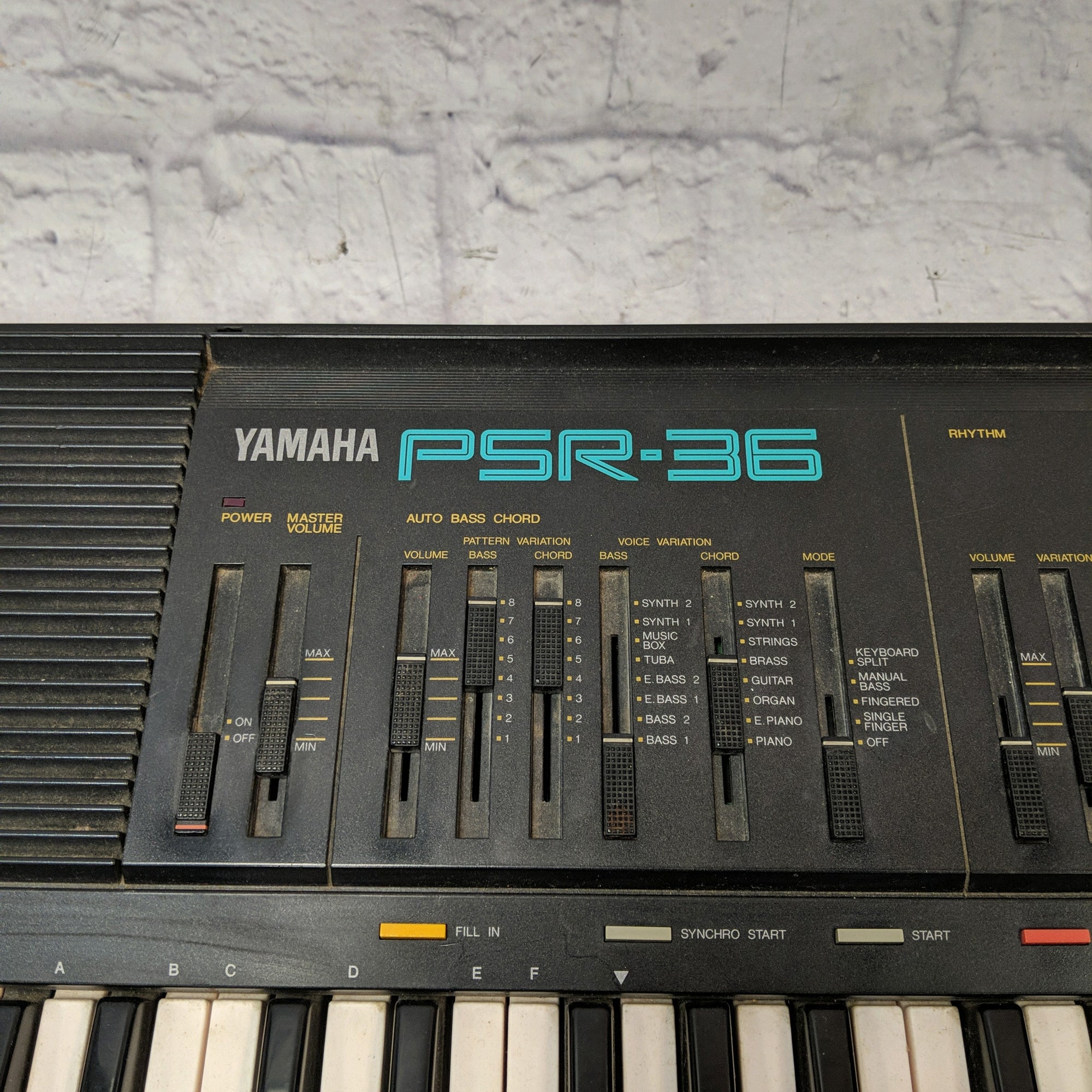 Yamaha PSR-36 FM Synthesizer Keyboard