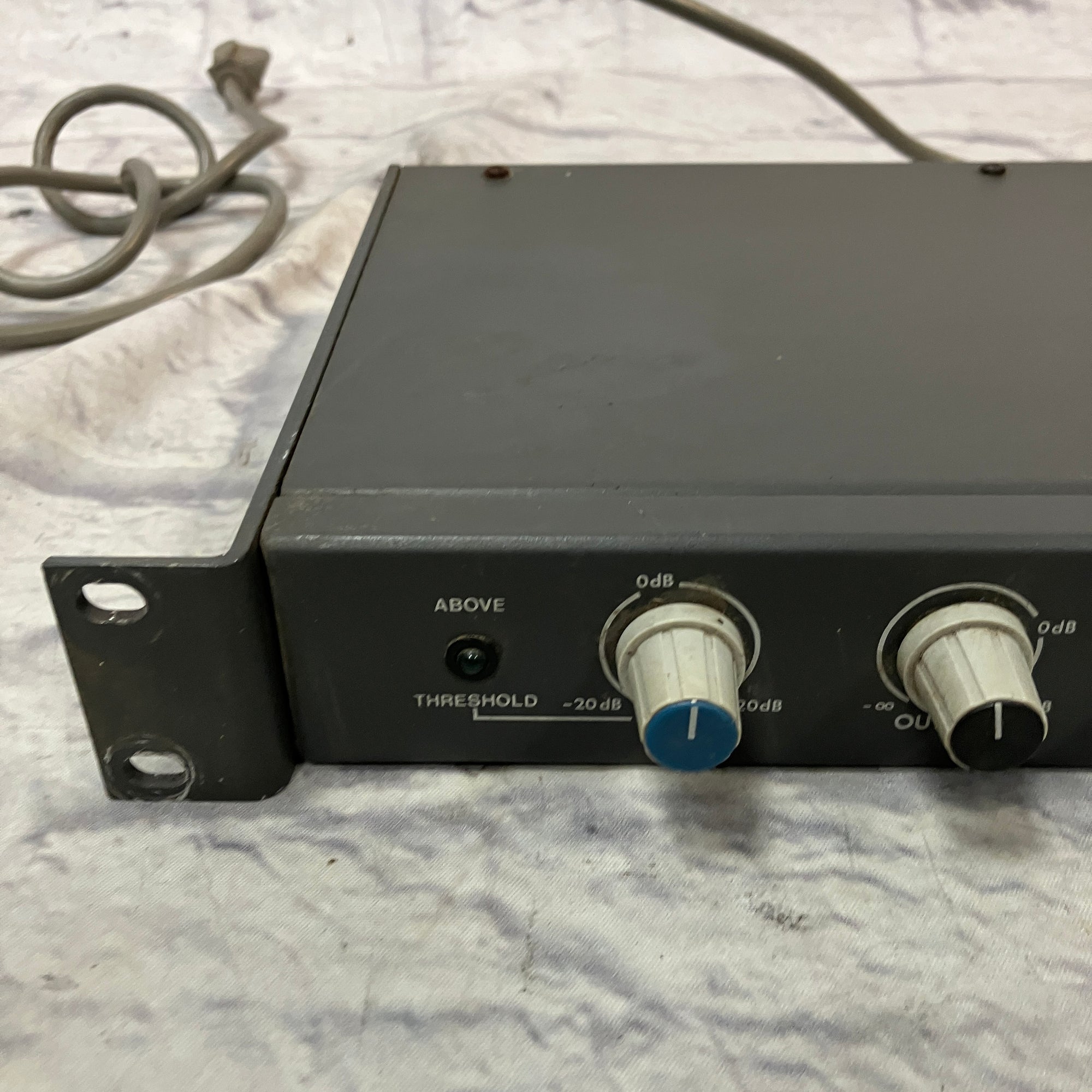 Symetrix CL-100 Rack Compressor