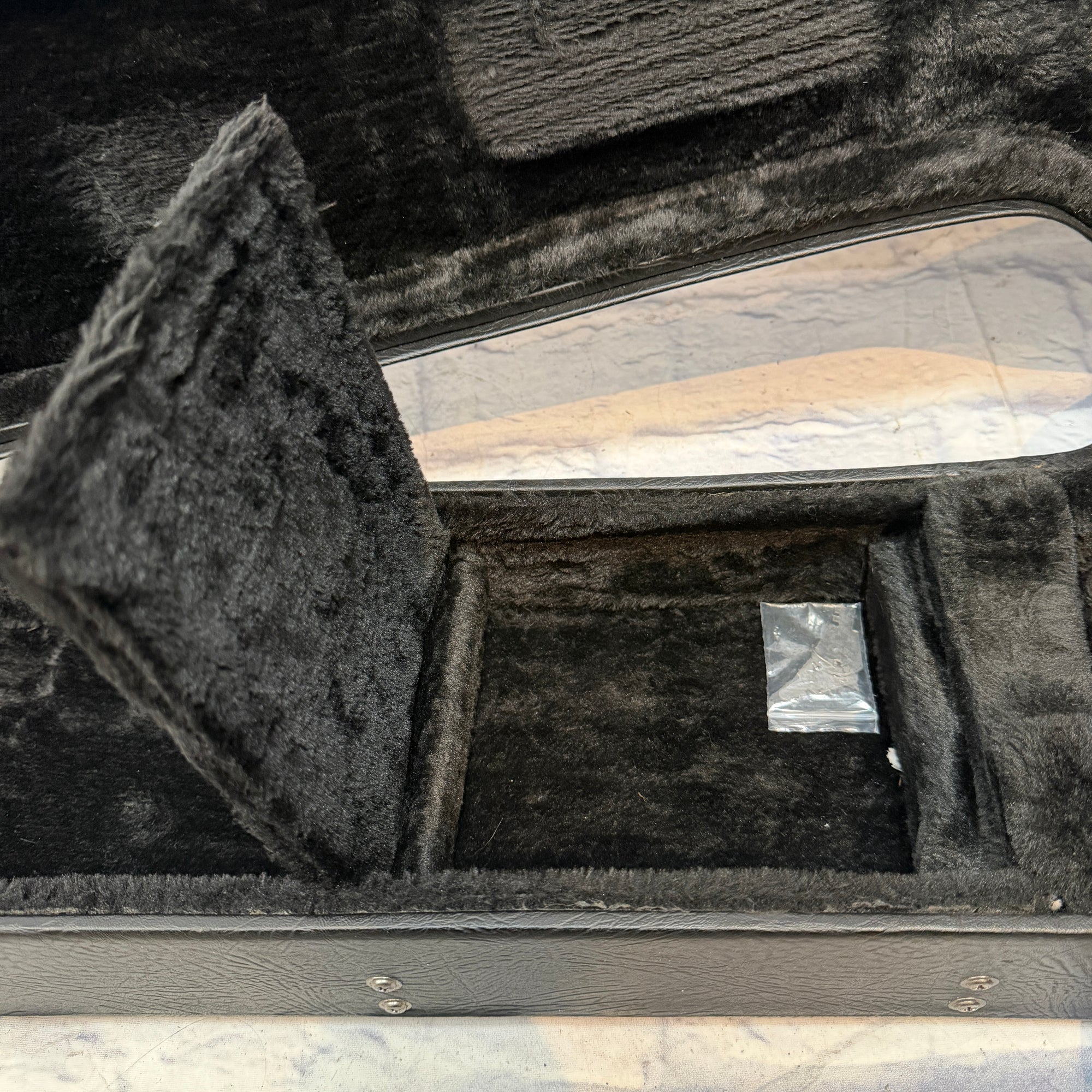 Unknown Hard Electric Guitar Case - Black Tolex