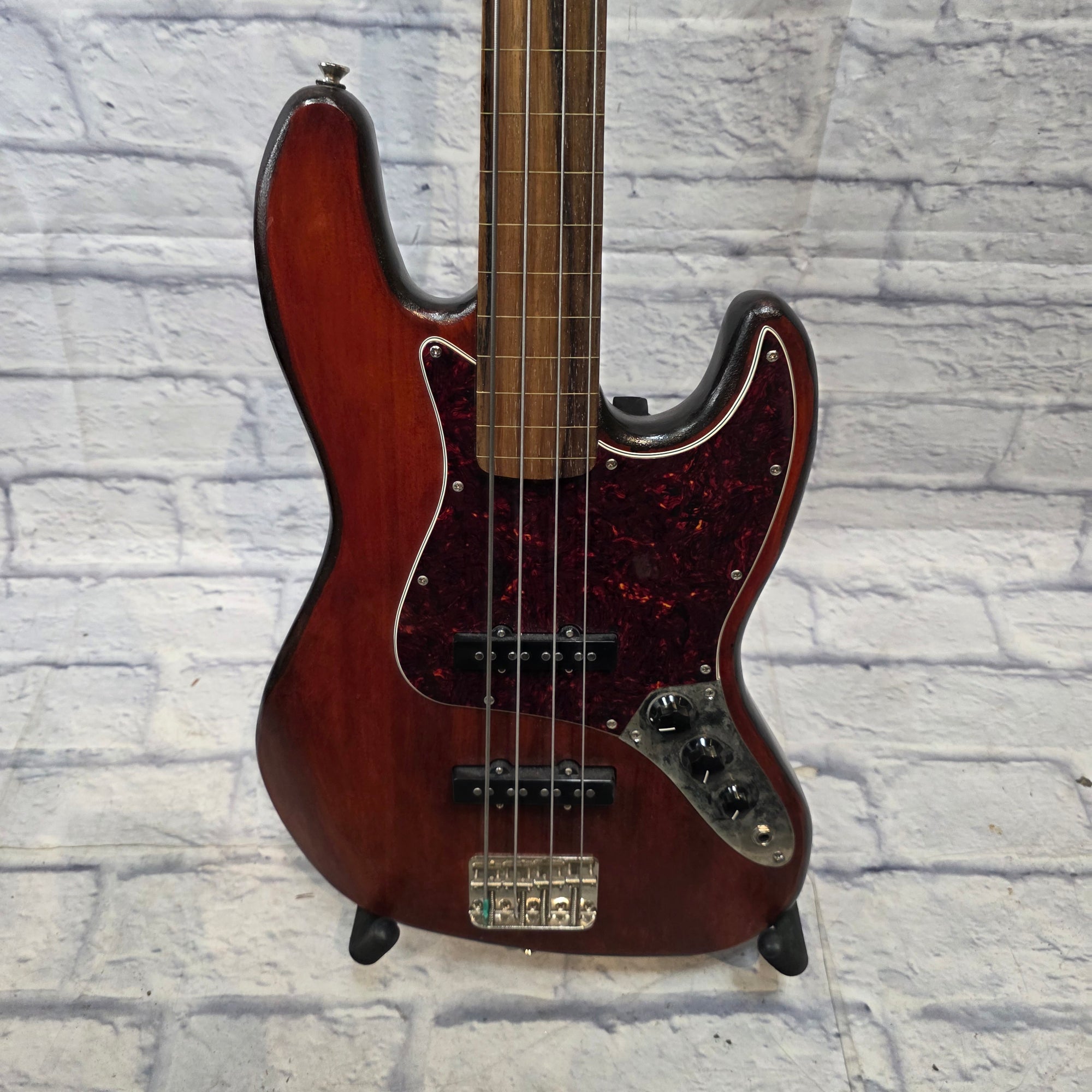 Squier 2019 Classic Vibe 60s Fretless Jazz Bass - Refinished 4 String Bass Guitar