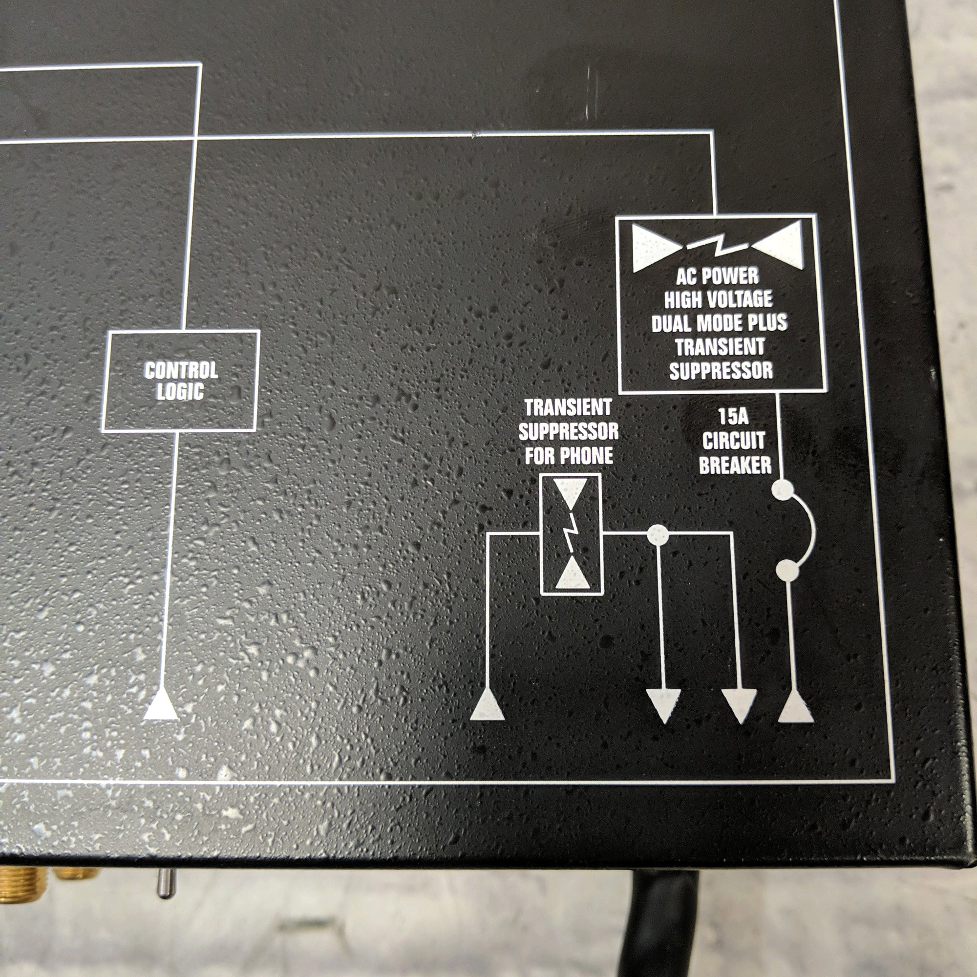 Monster Power HTS-3500 Power Center Power Conditioner