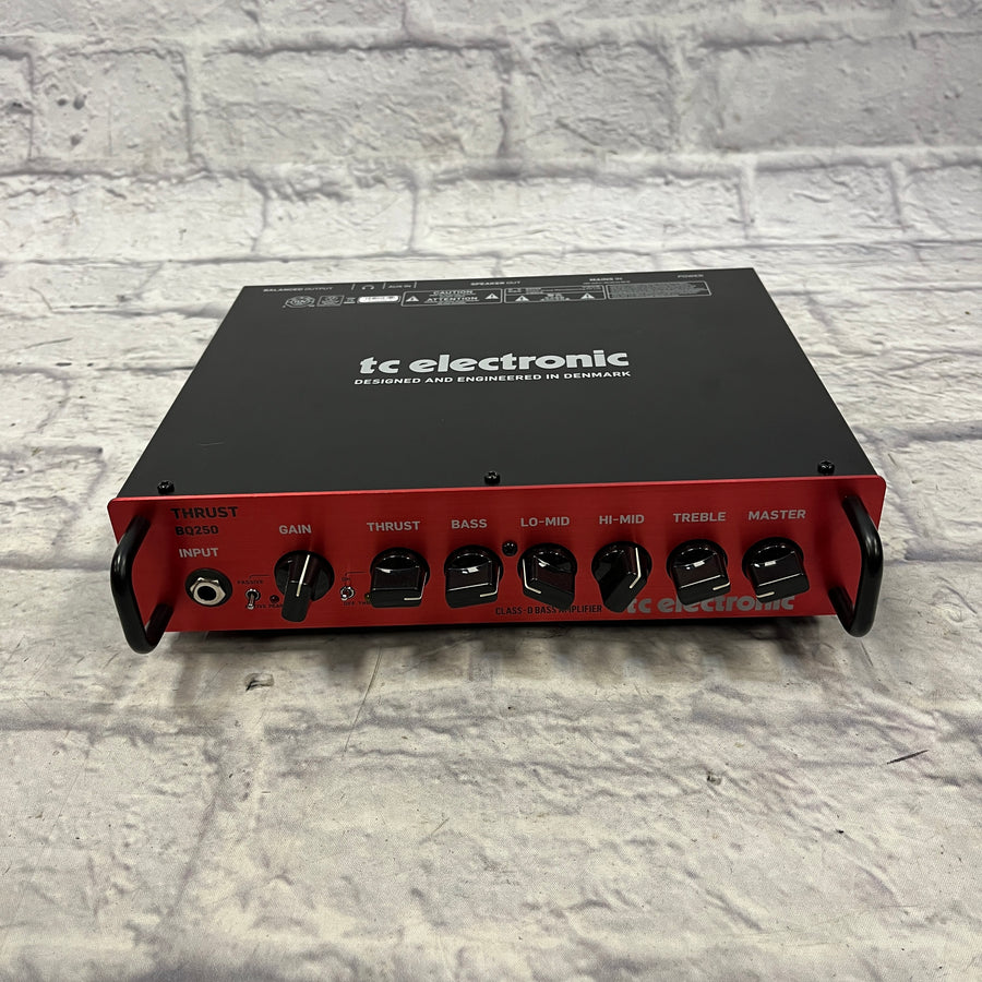 TC Electronic BQ250 Thrust Bass Head with Gator Bag